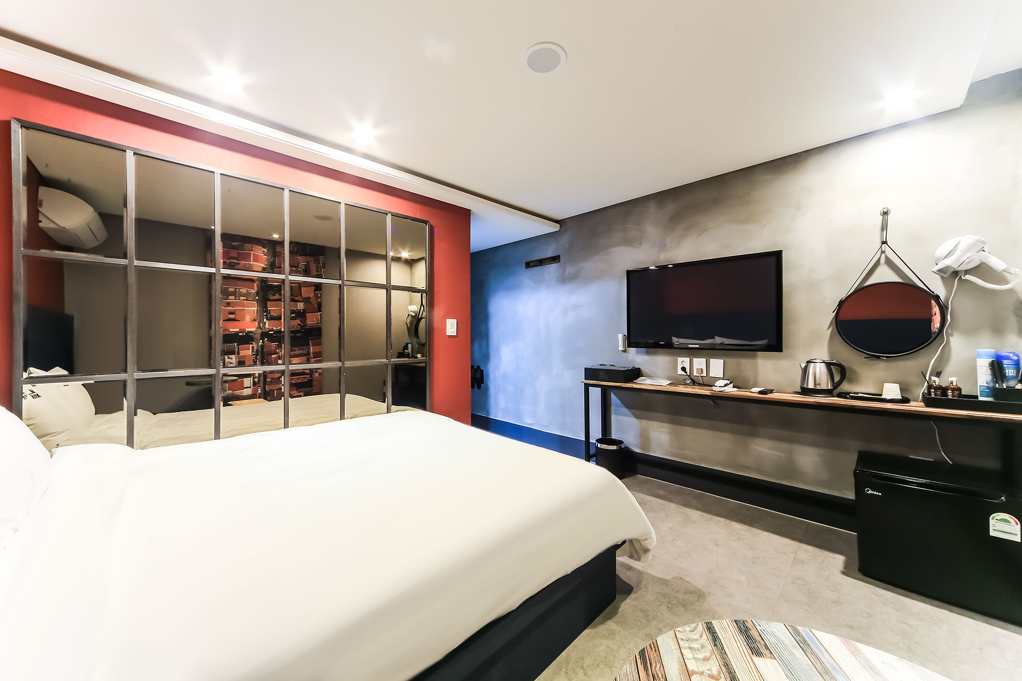 room detail thumbnail 2