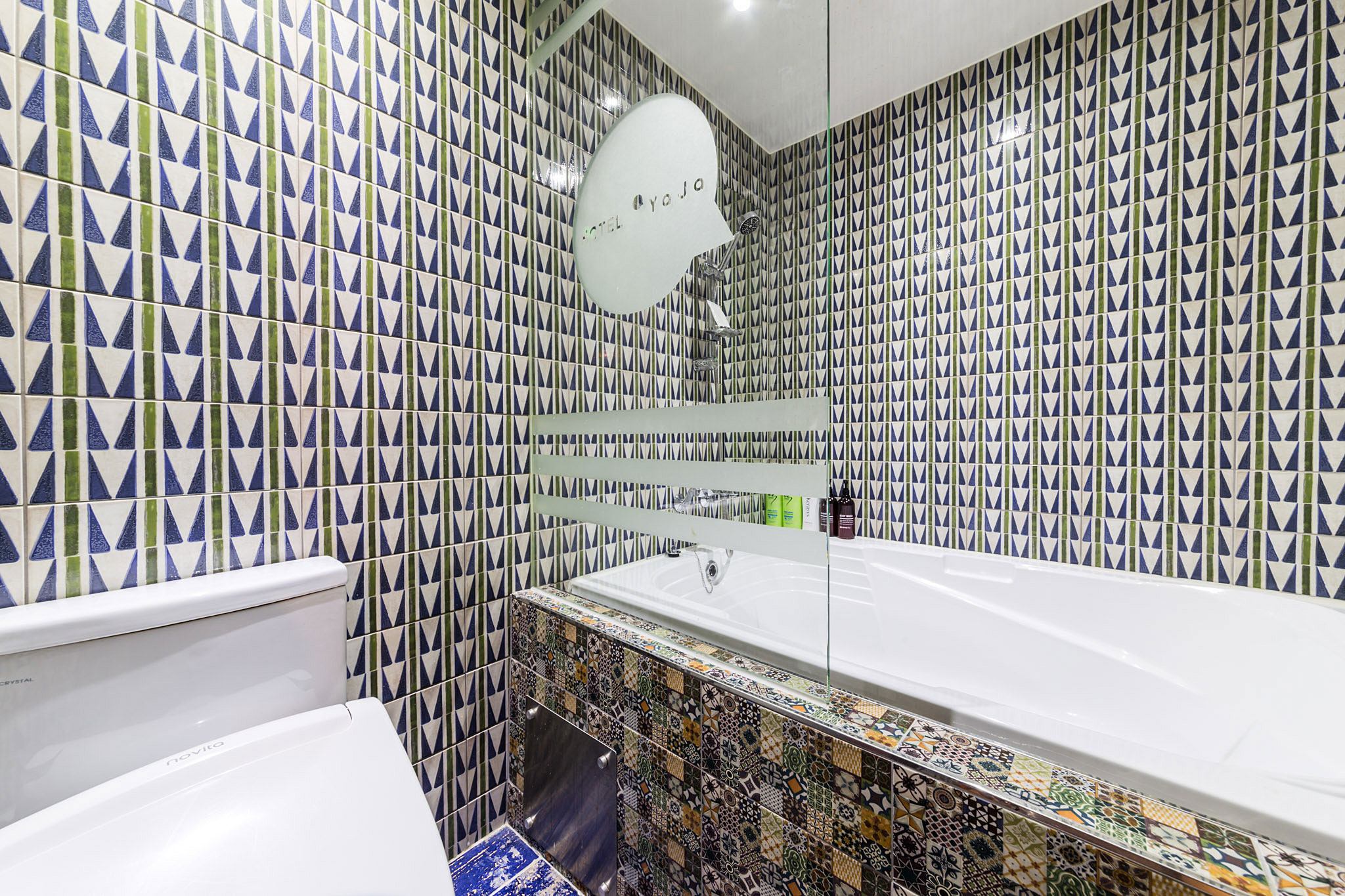 room detail thumbnail 2