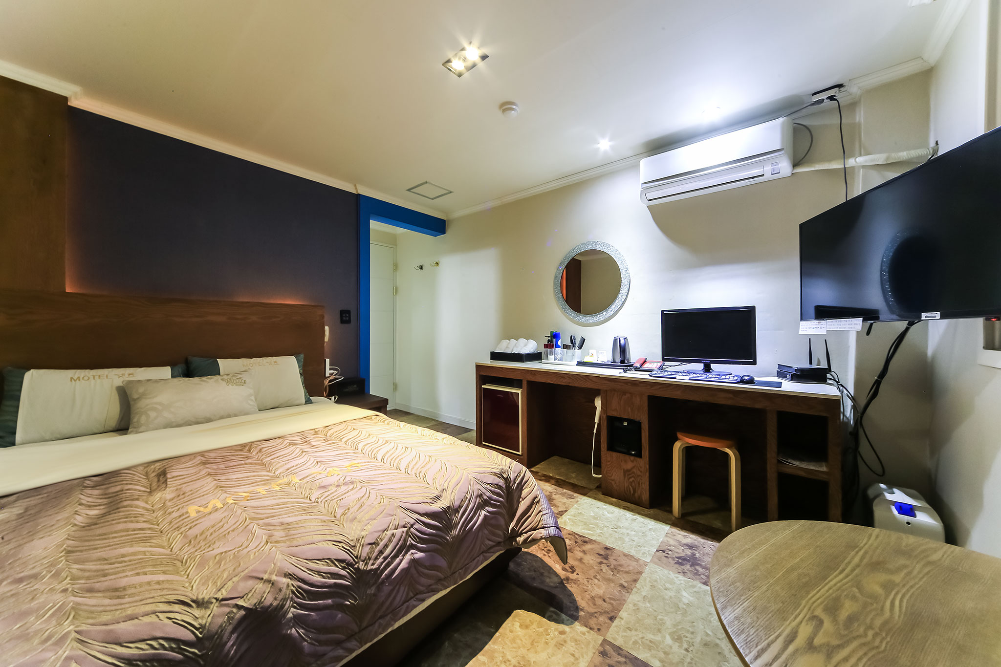 room detail thumbnail 1