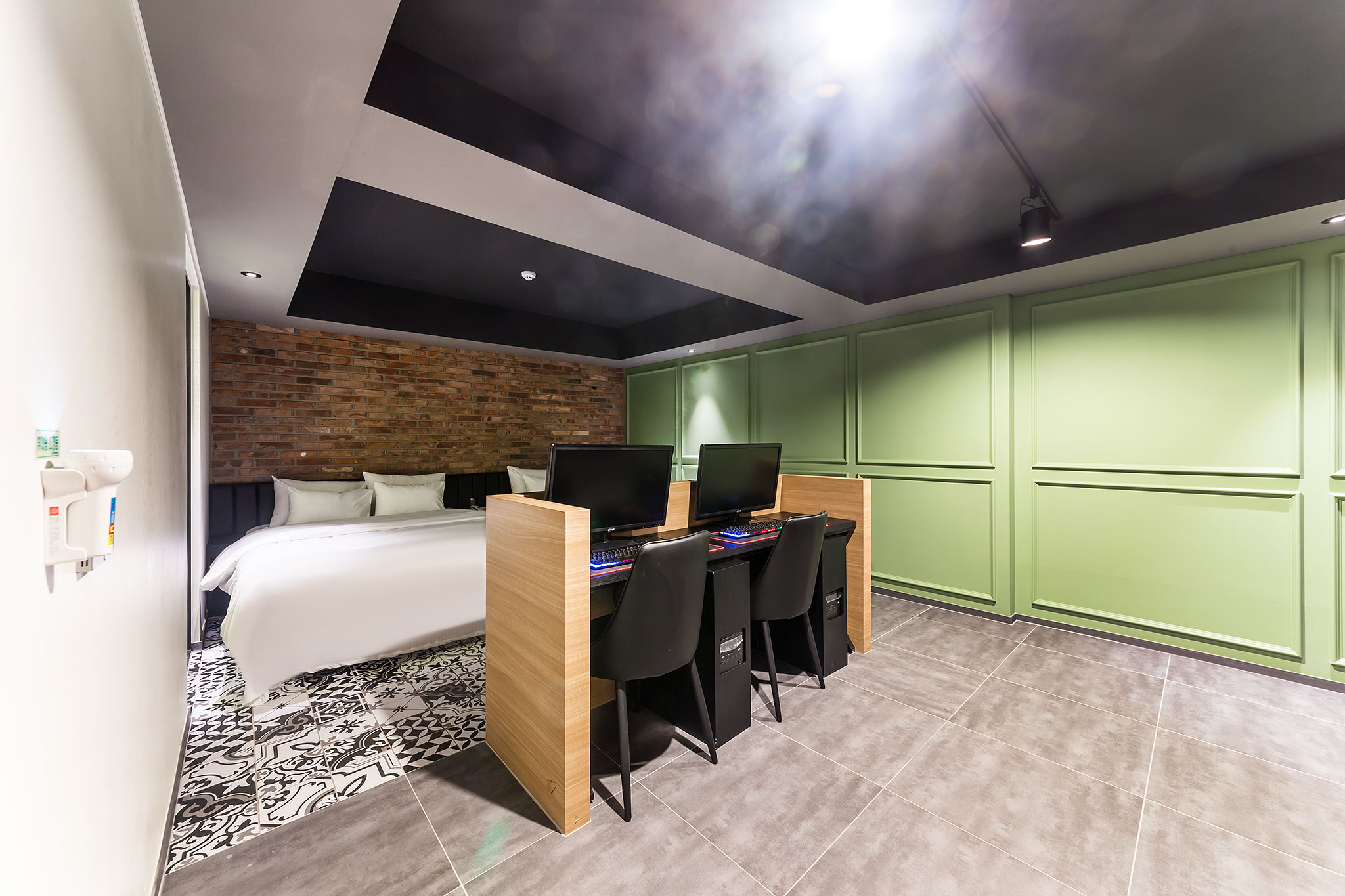 room detail thumbnail 1