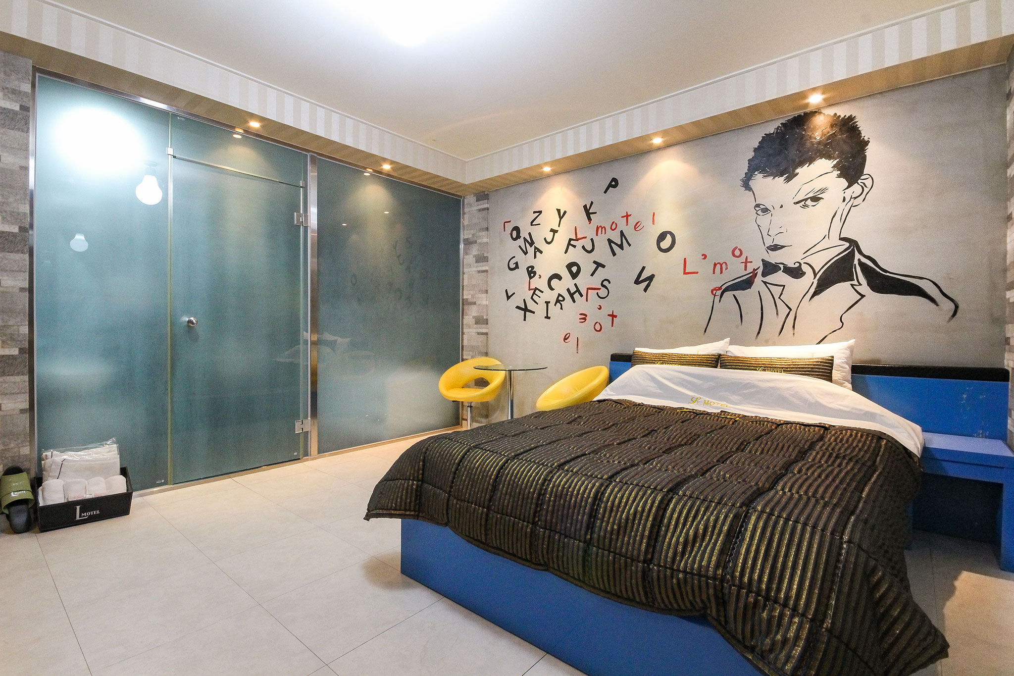 room detail thumbnail 1