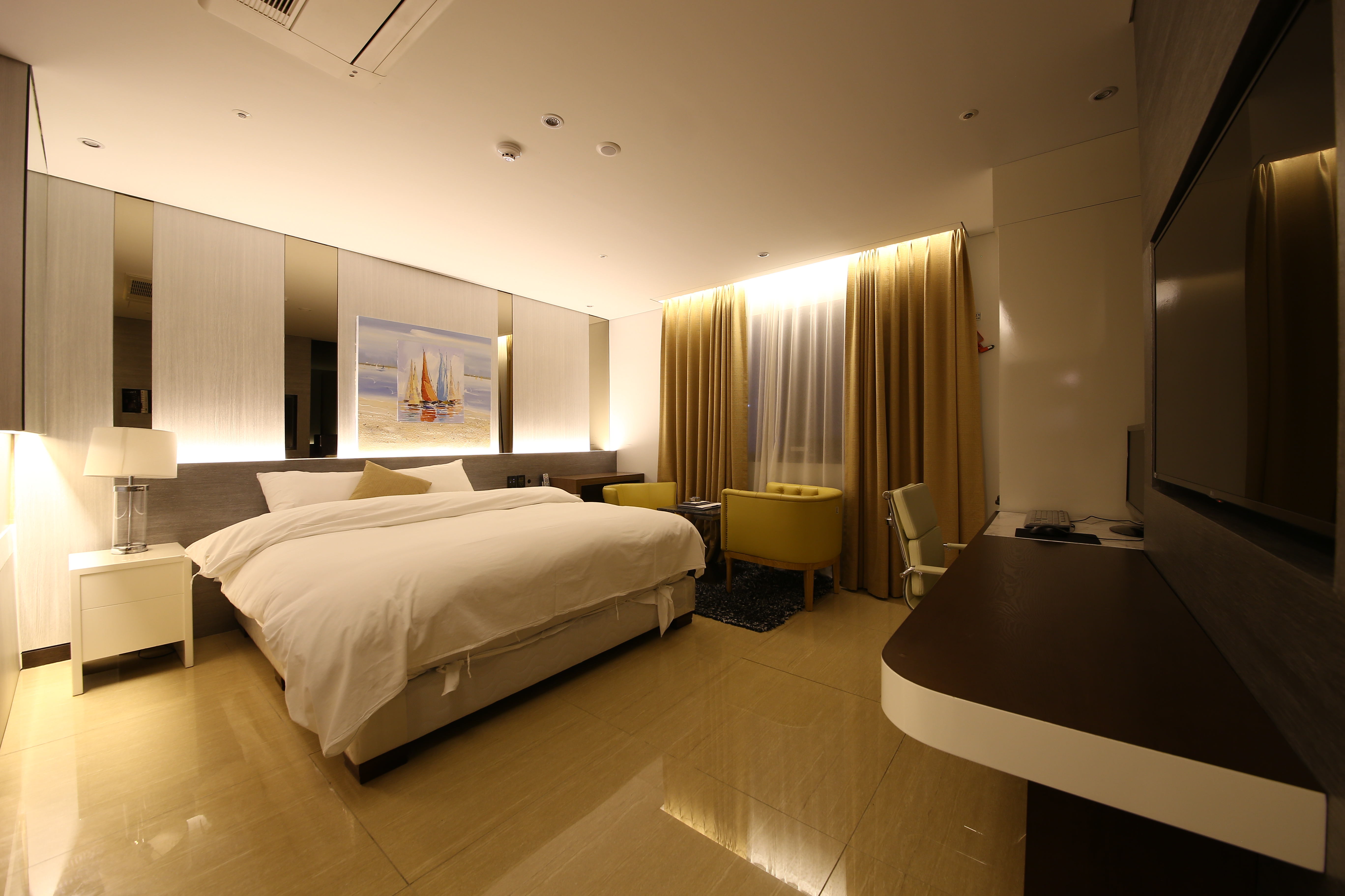 room detail thumbnail 1