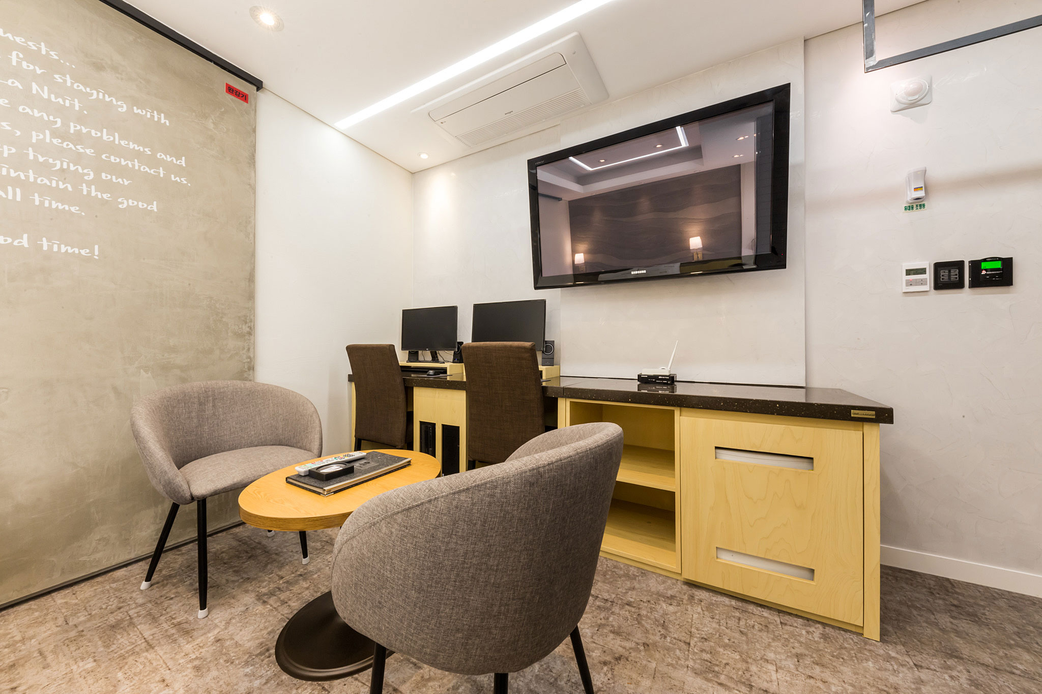 room detail thumbnail 1