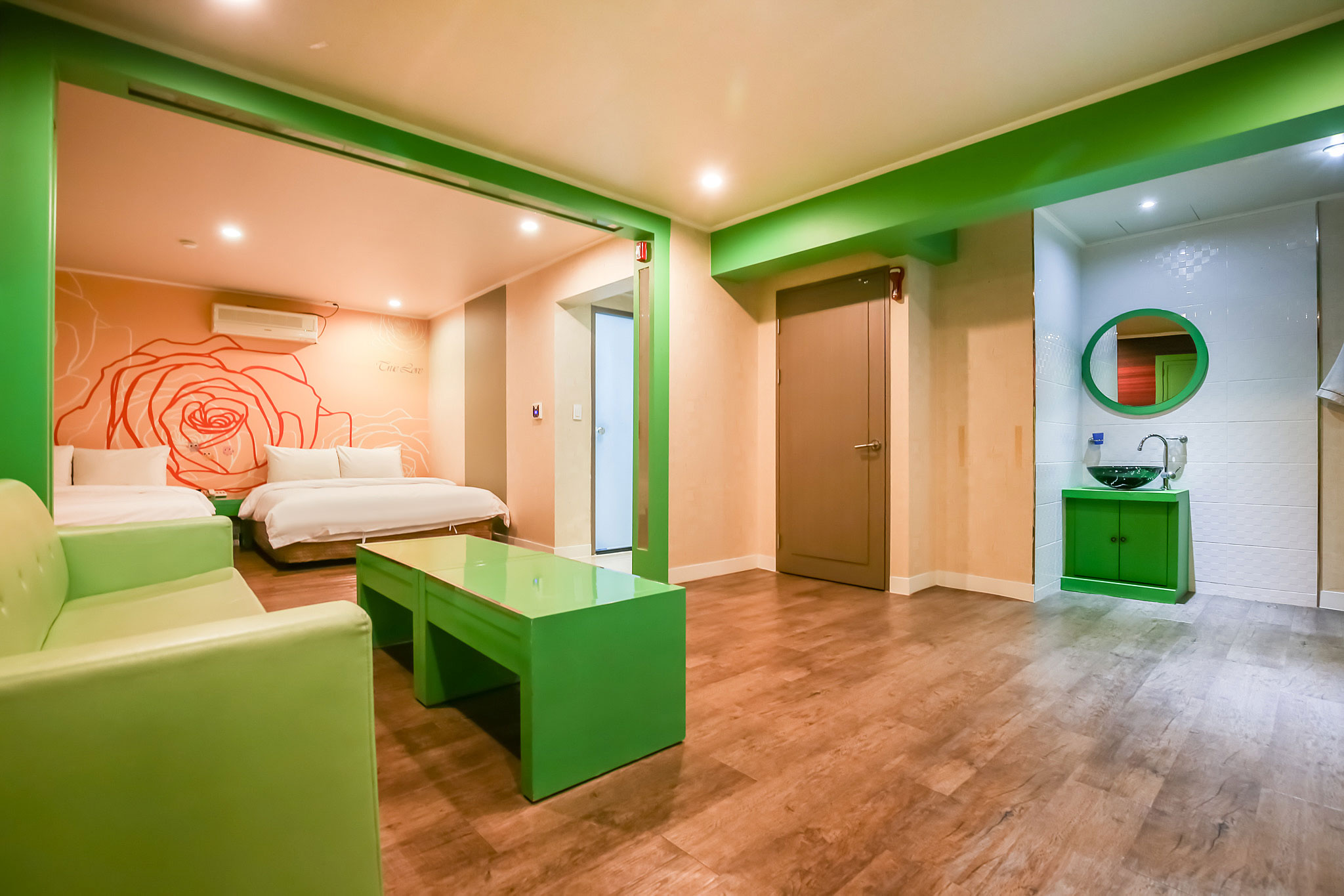 room detail thumbnail 1