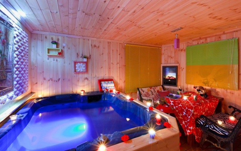 room detail thumbnail 2