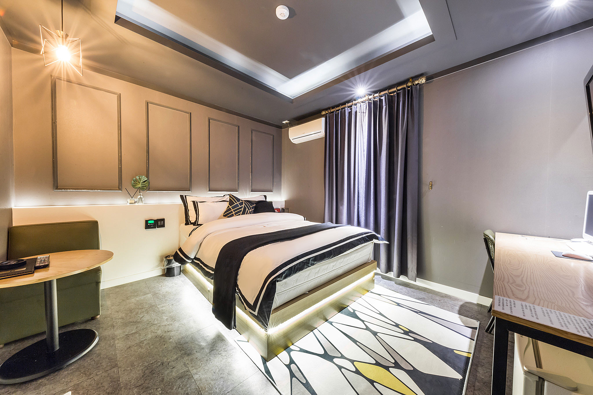 room detail thumbnail 2