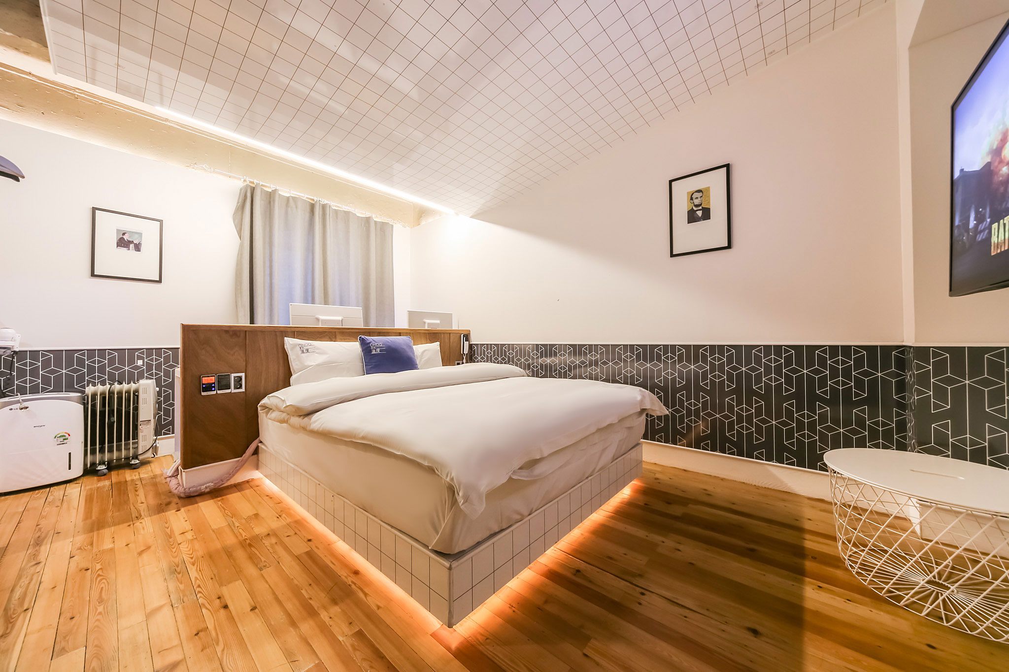 room detail thumbnail 1