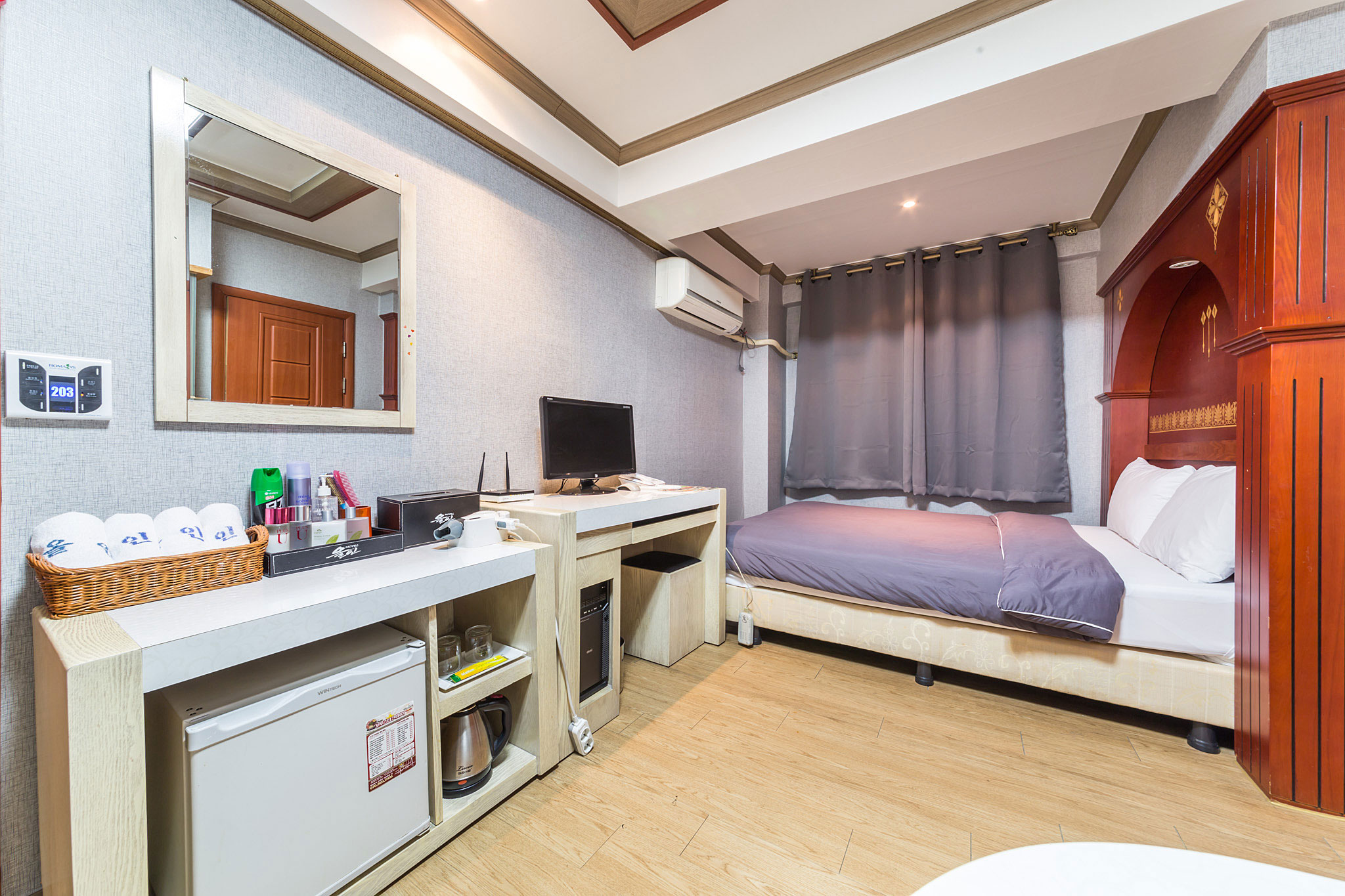 room detail thumbnail 1