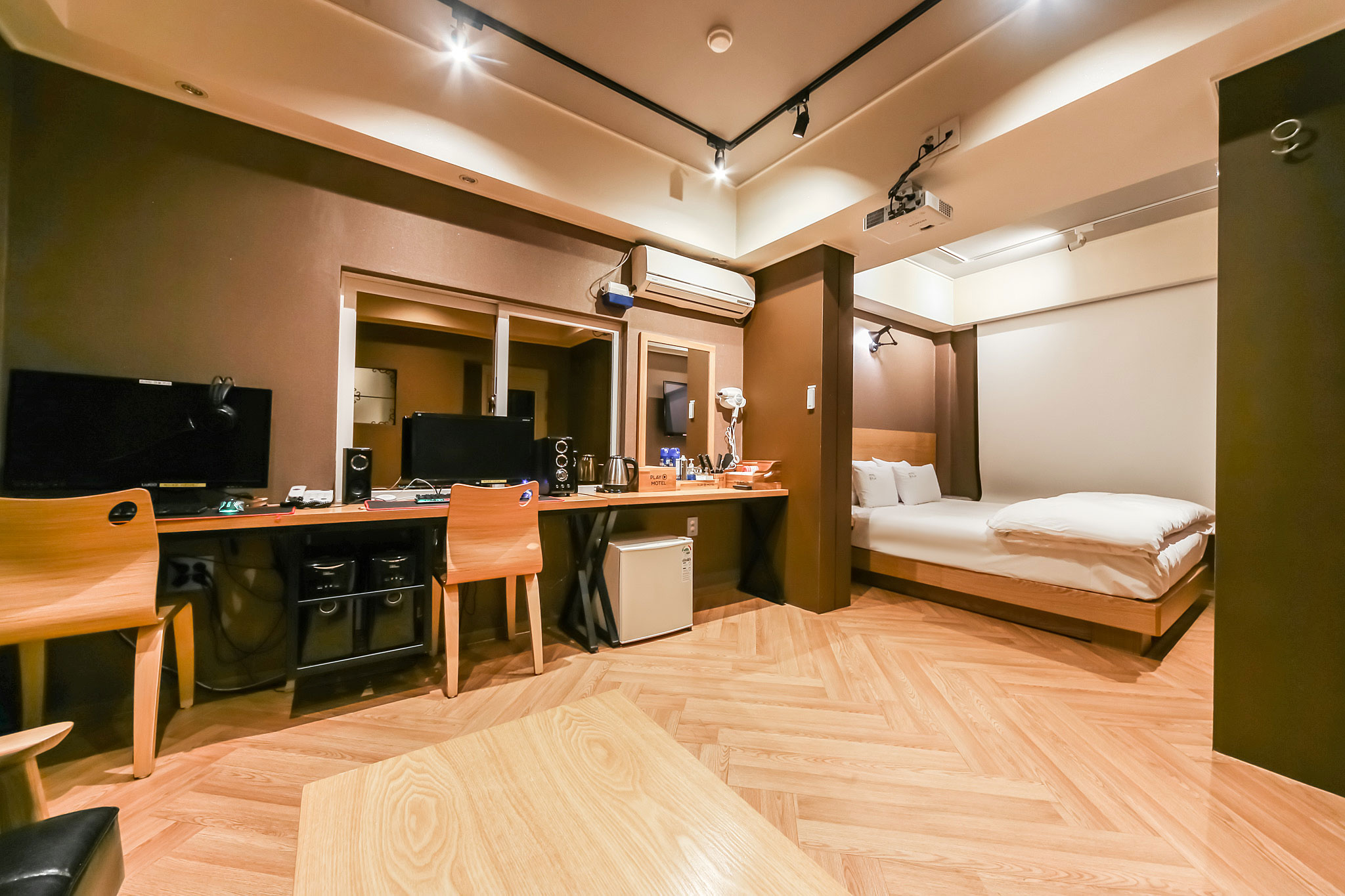 room detail thumbnail 0