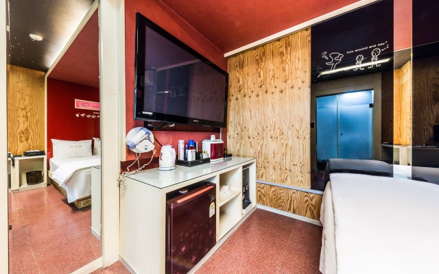 room detail thumbnail 1