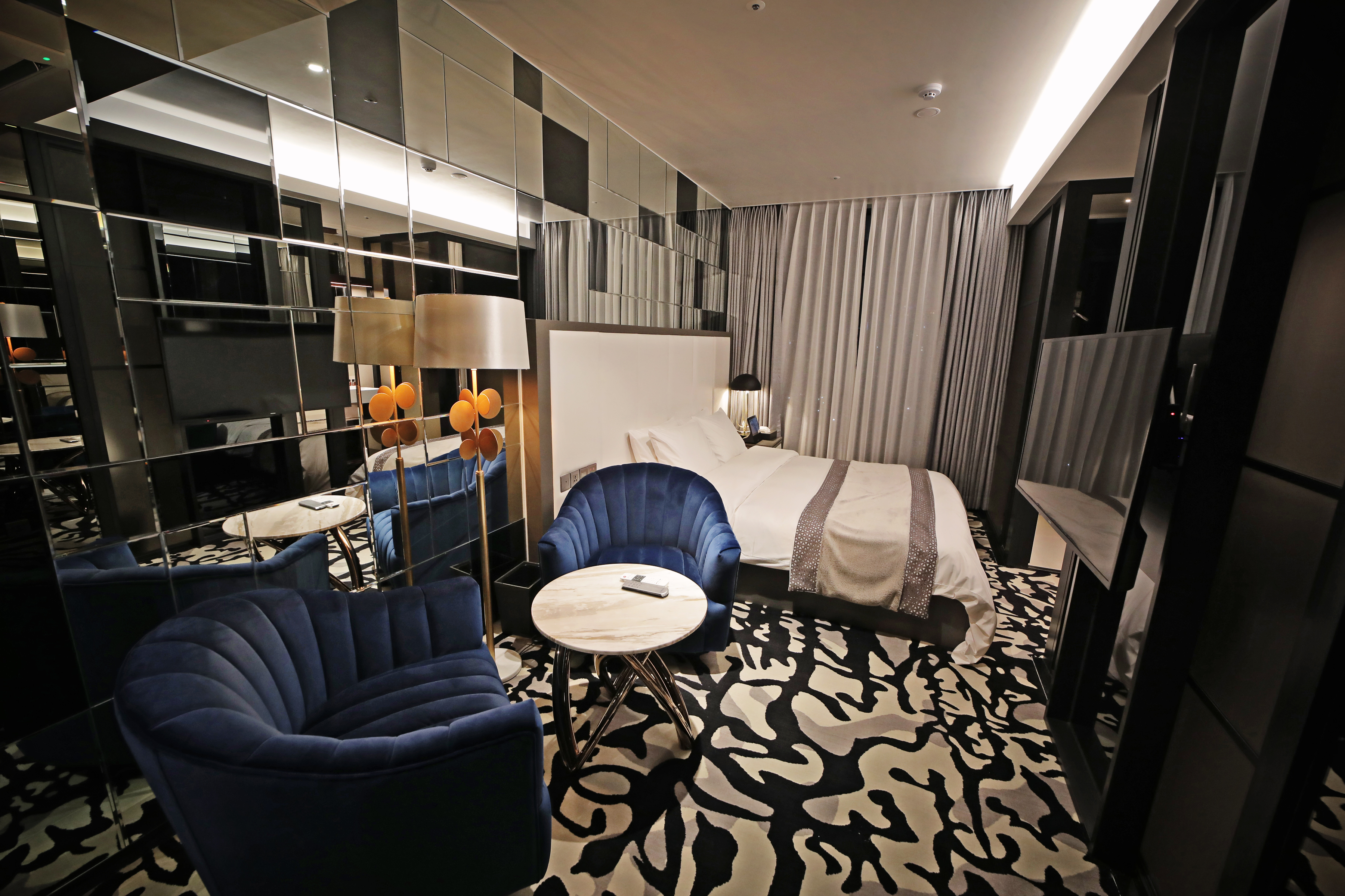 room detail thumbnail 1