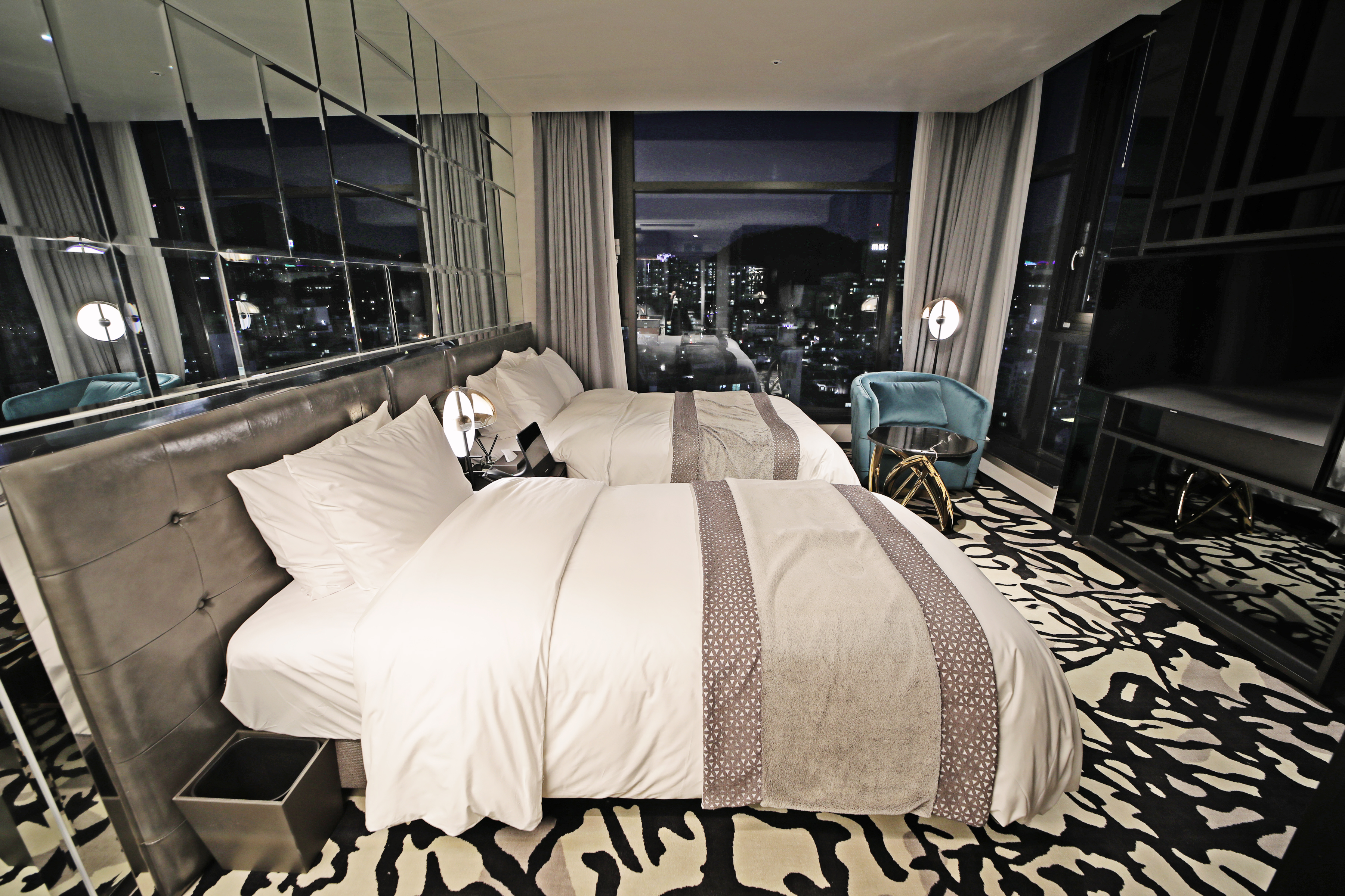 room detail thumbnail 2