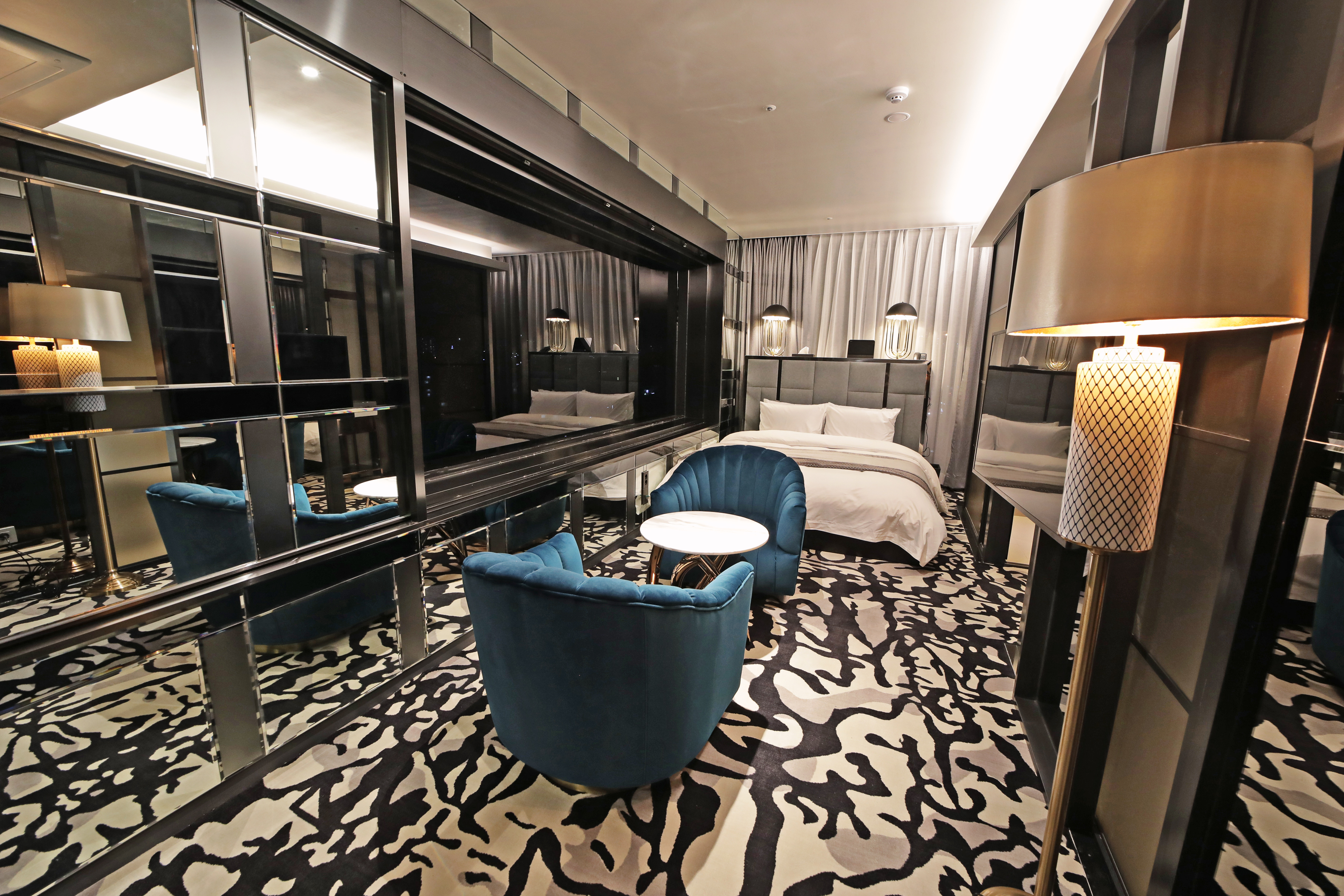 room detail thumbnail 2