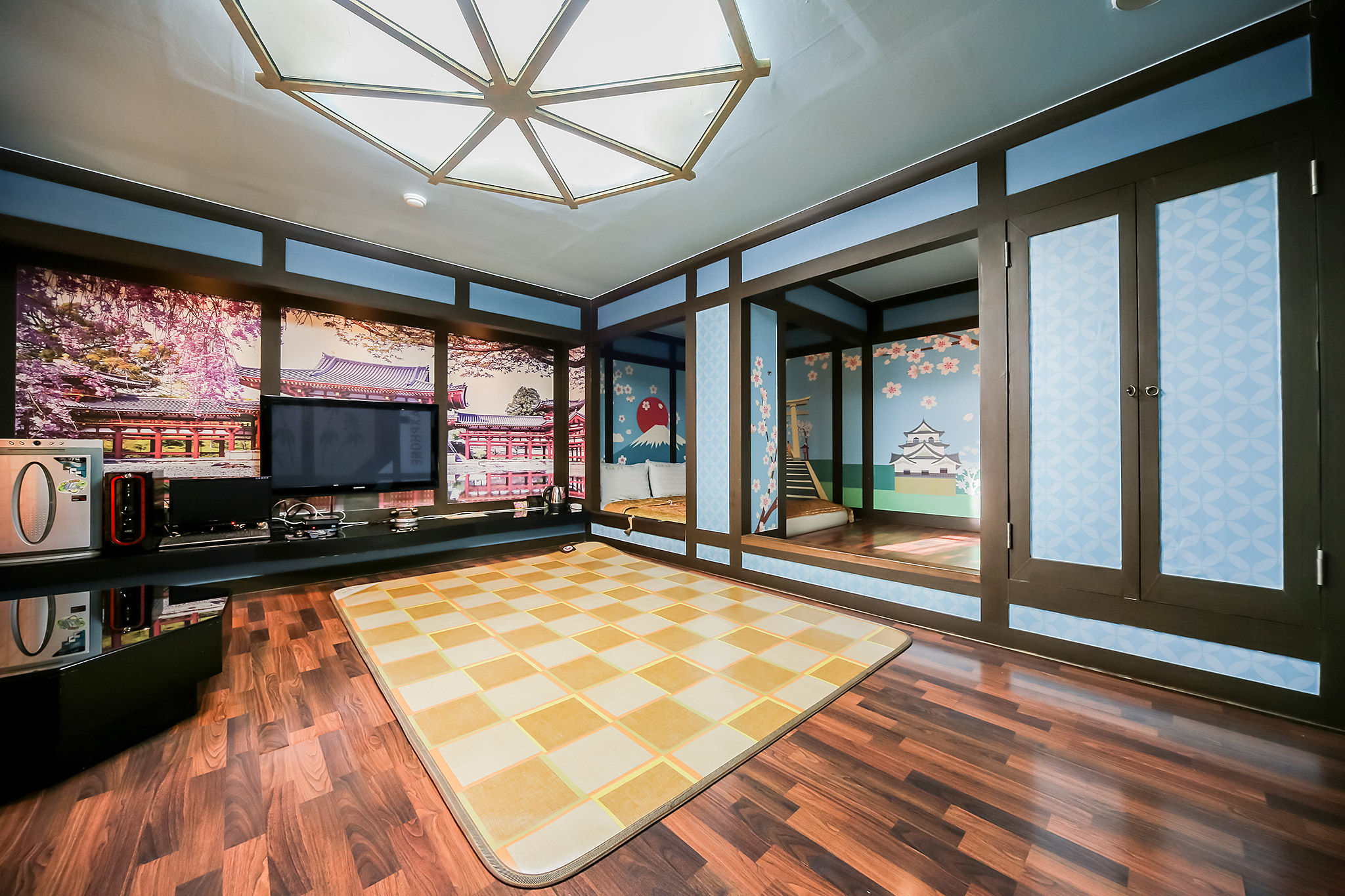 room detail thumbnail 1