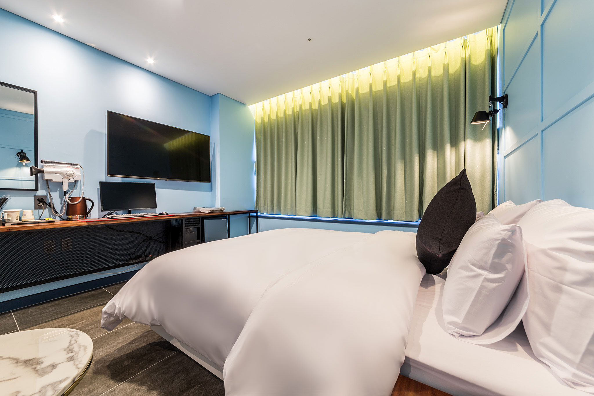 room detail thumbnail 2