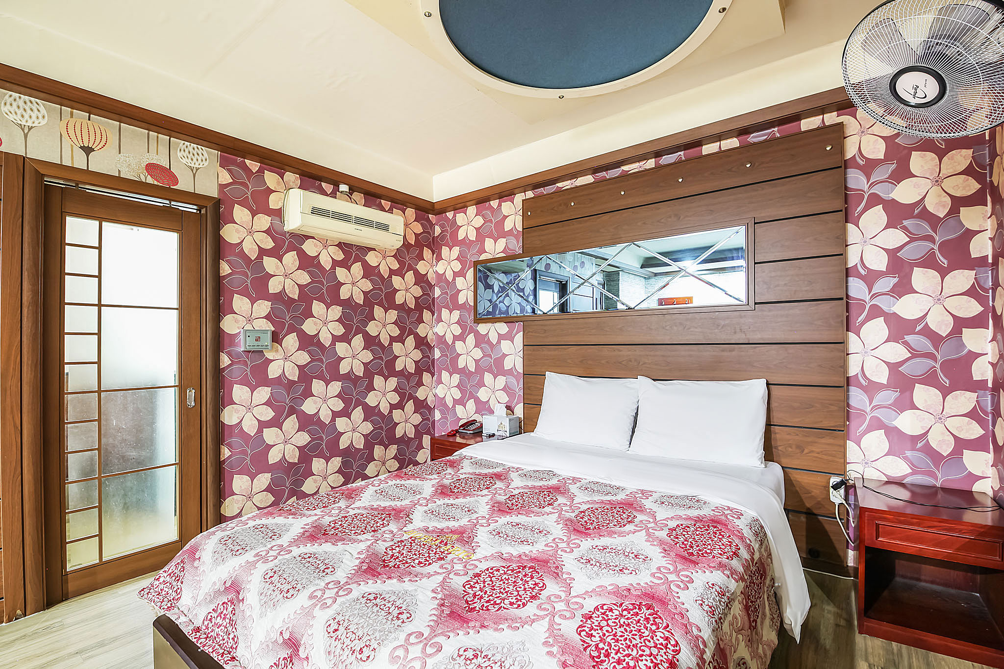 room detail thumbnail 1