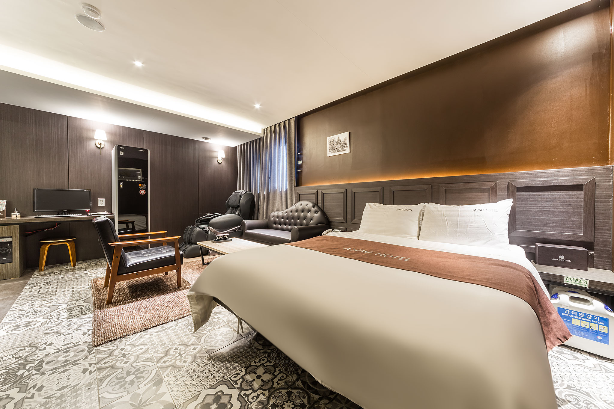 room detail thumbnail 1