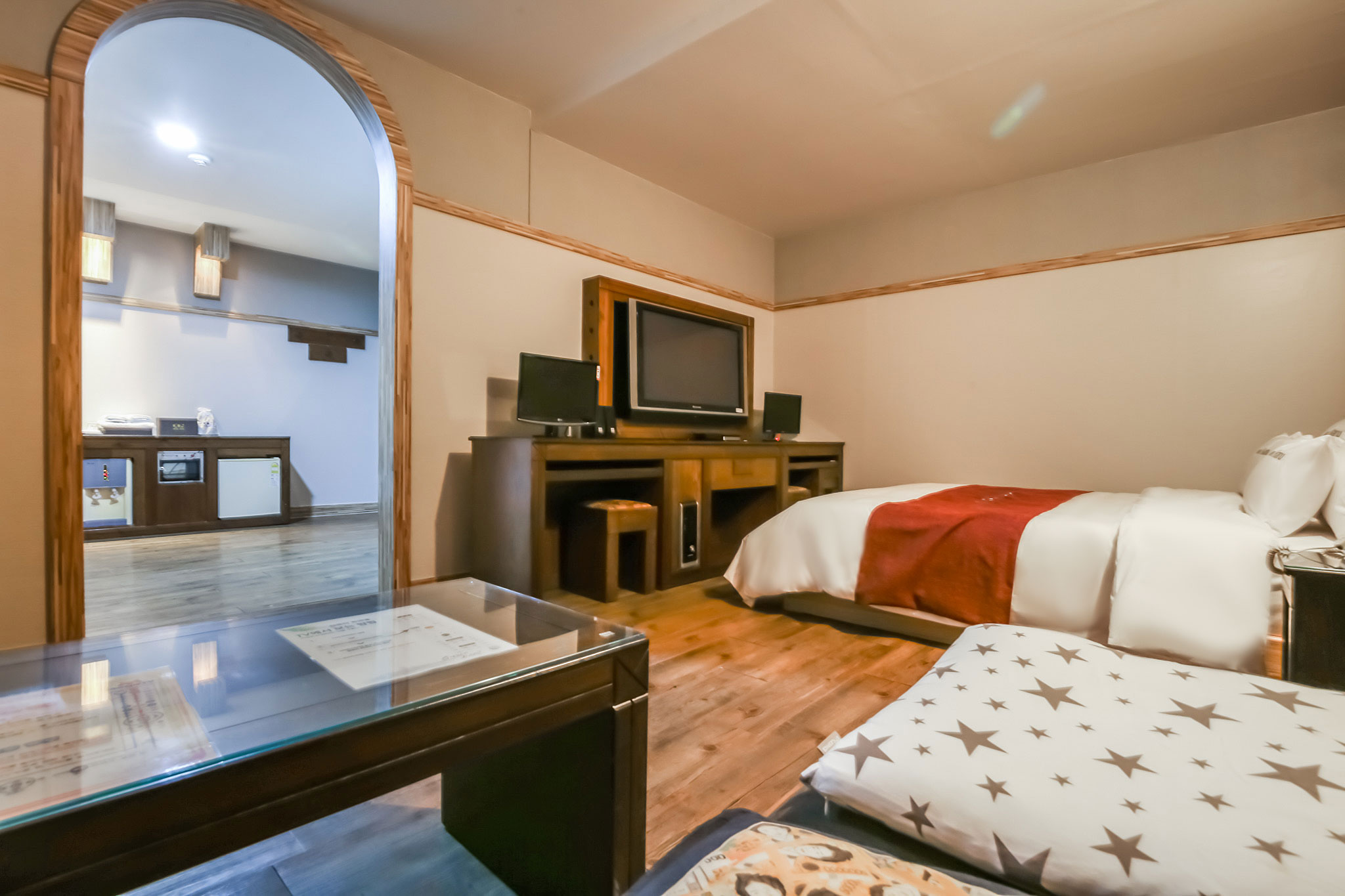 room detail thumbnail 2