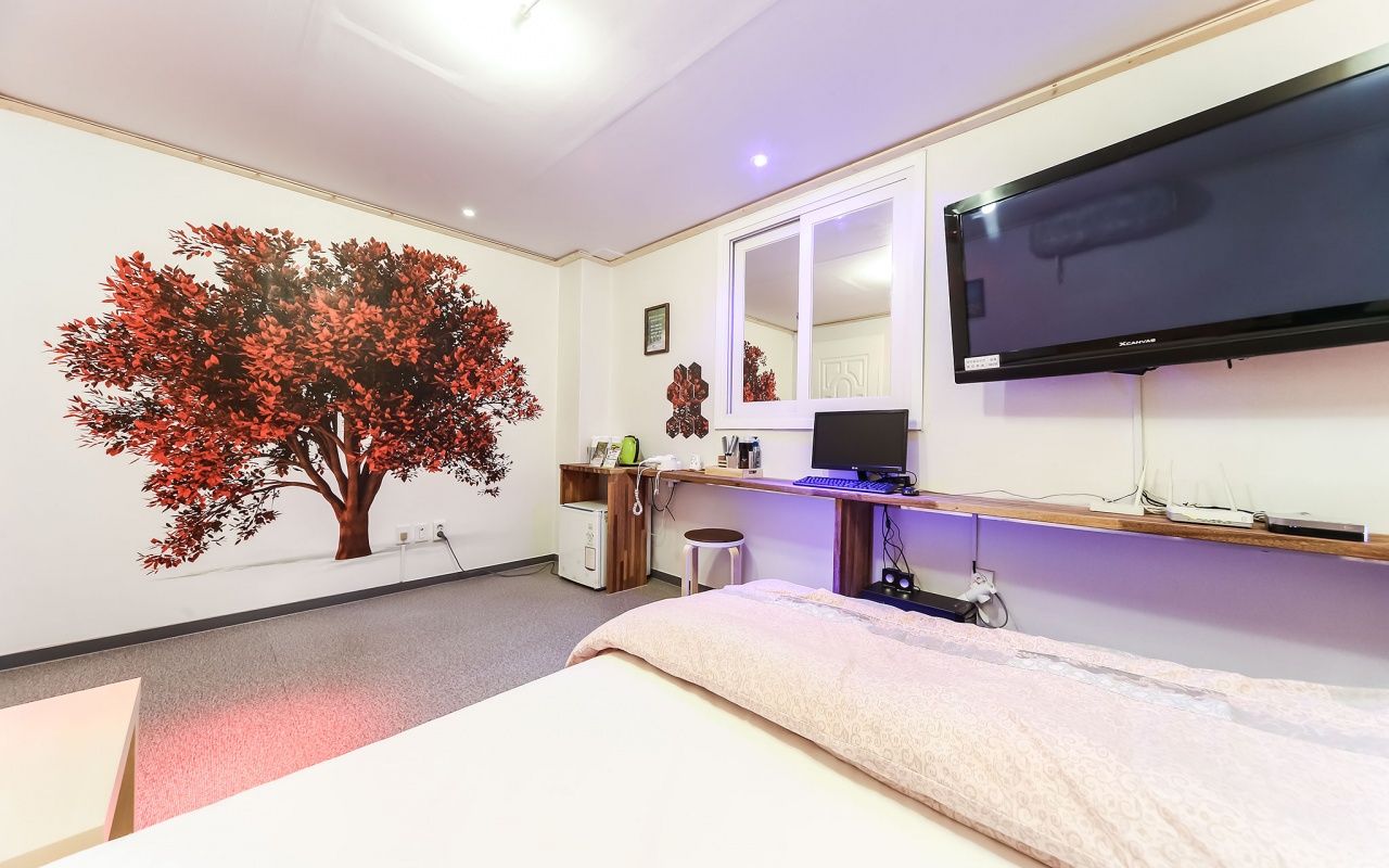 room detail thumbnail 1