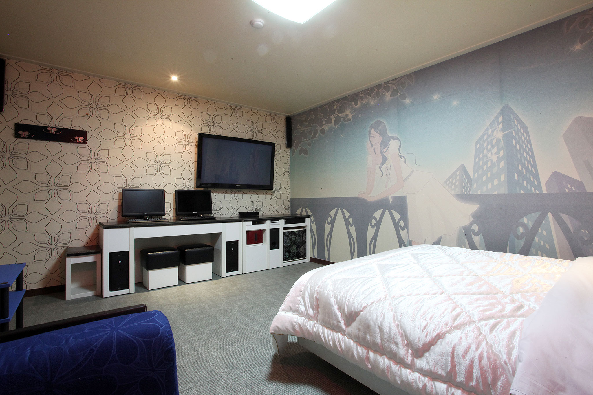 room detail thumbnail 1