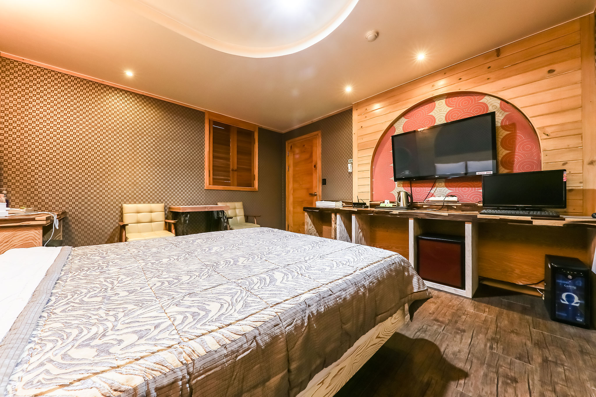 room detail thumbnail 2