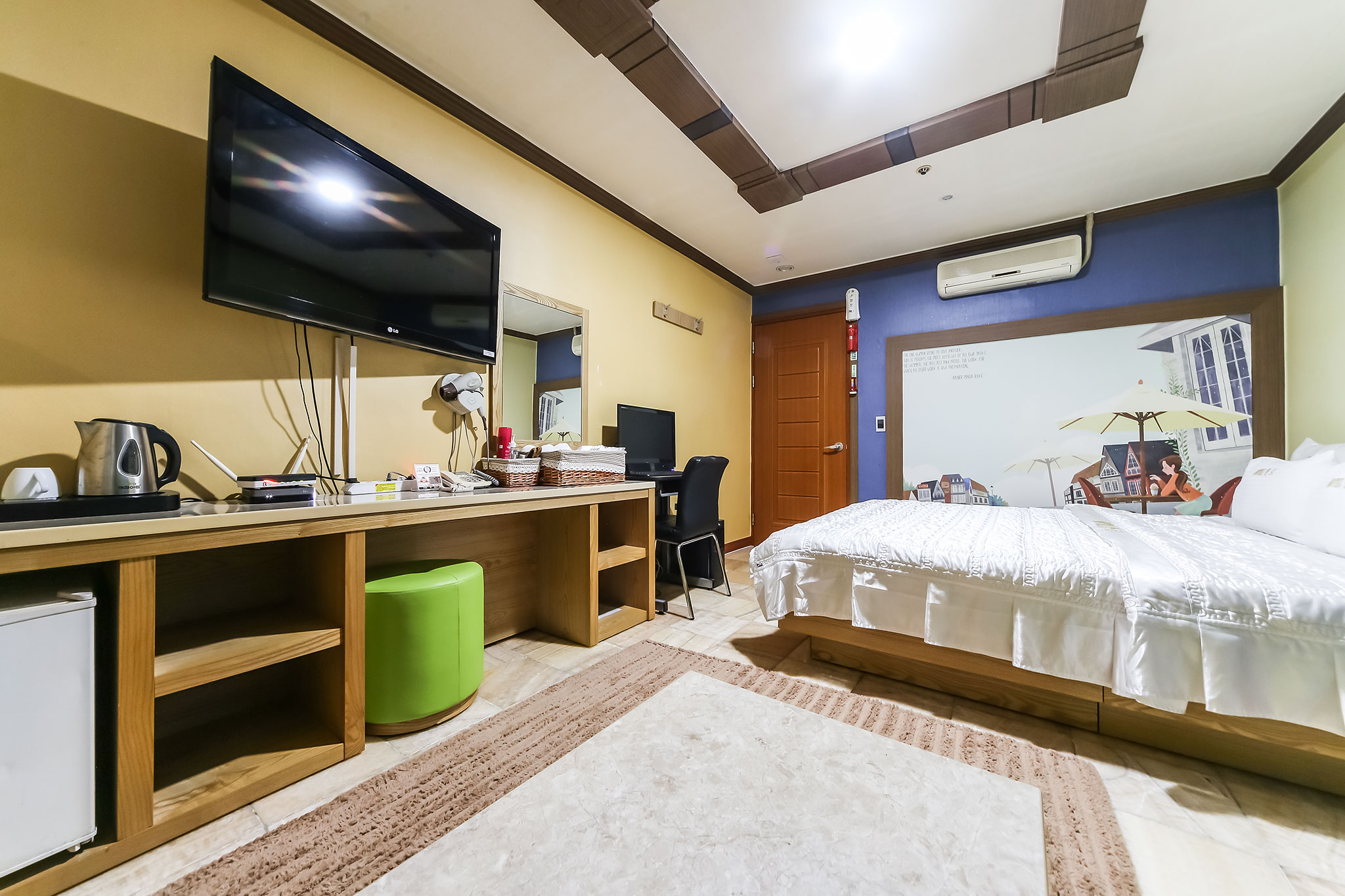 room detail thumbnail 1