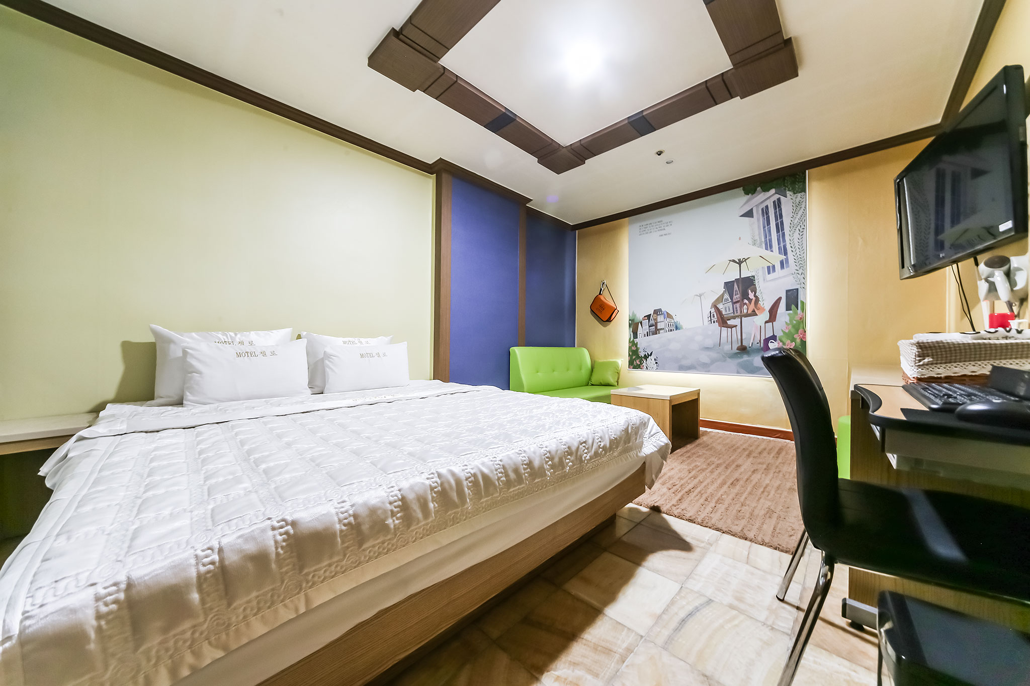 room detail thumbnail 2