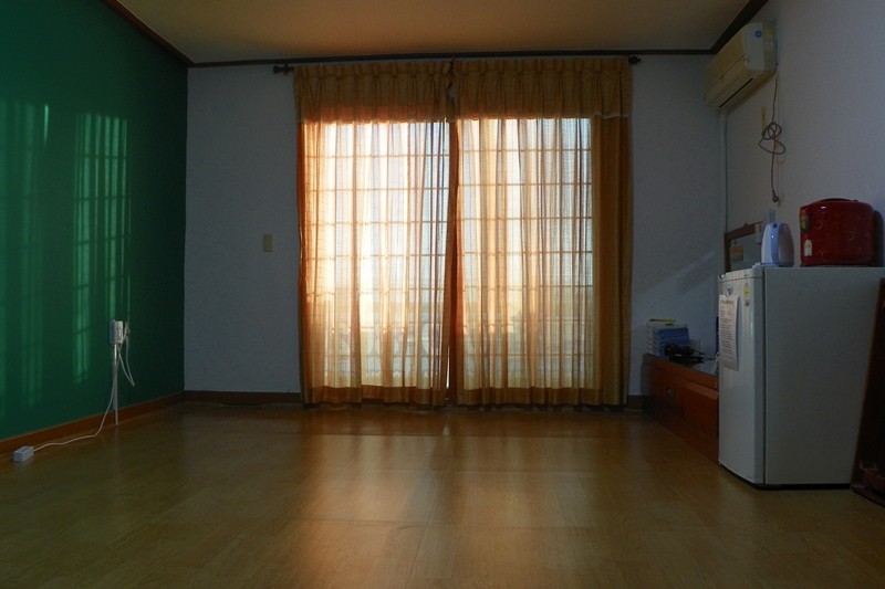 https://yaimg.yanolja.com/v5/2019/03/14/18/5c8a1dc5906711.41918980.JPG