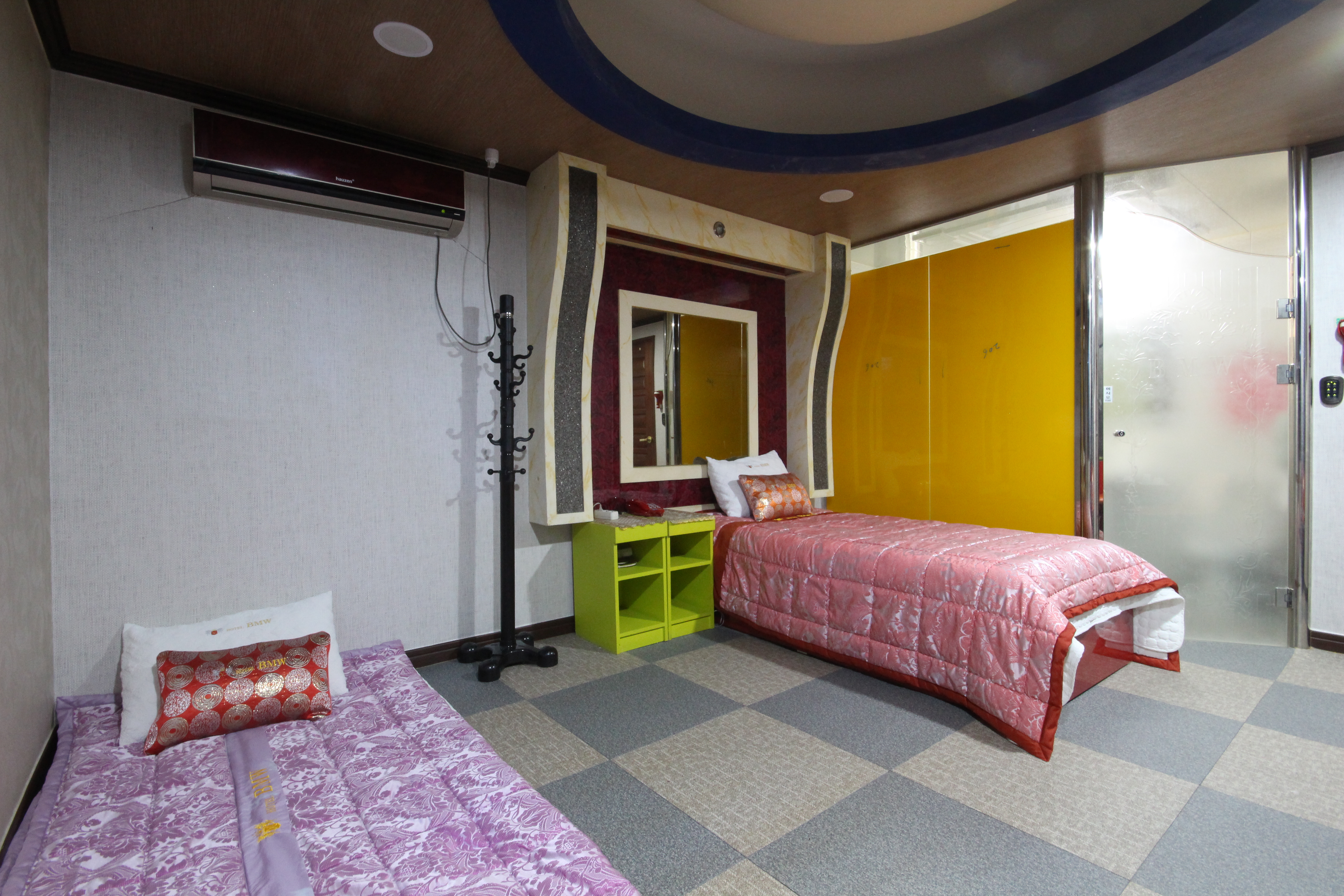 room detail thumbnail 0