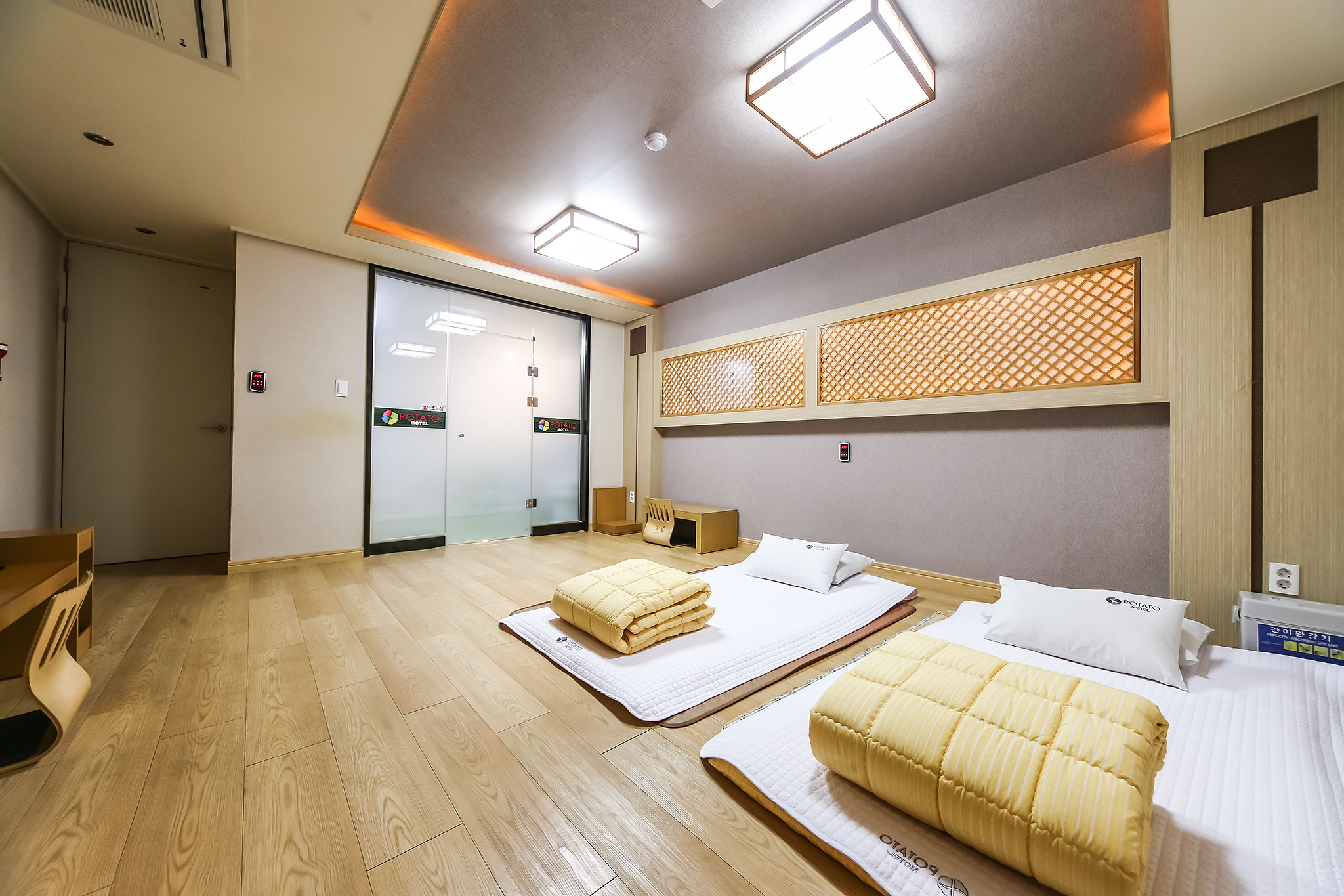 room detail thumbnail 2