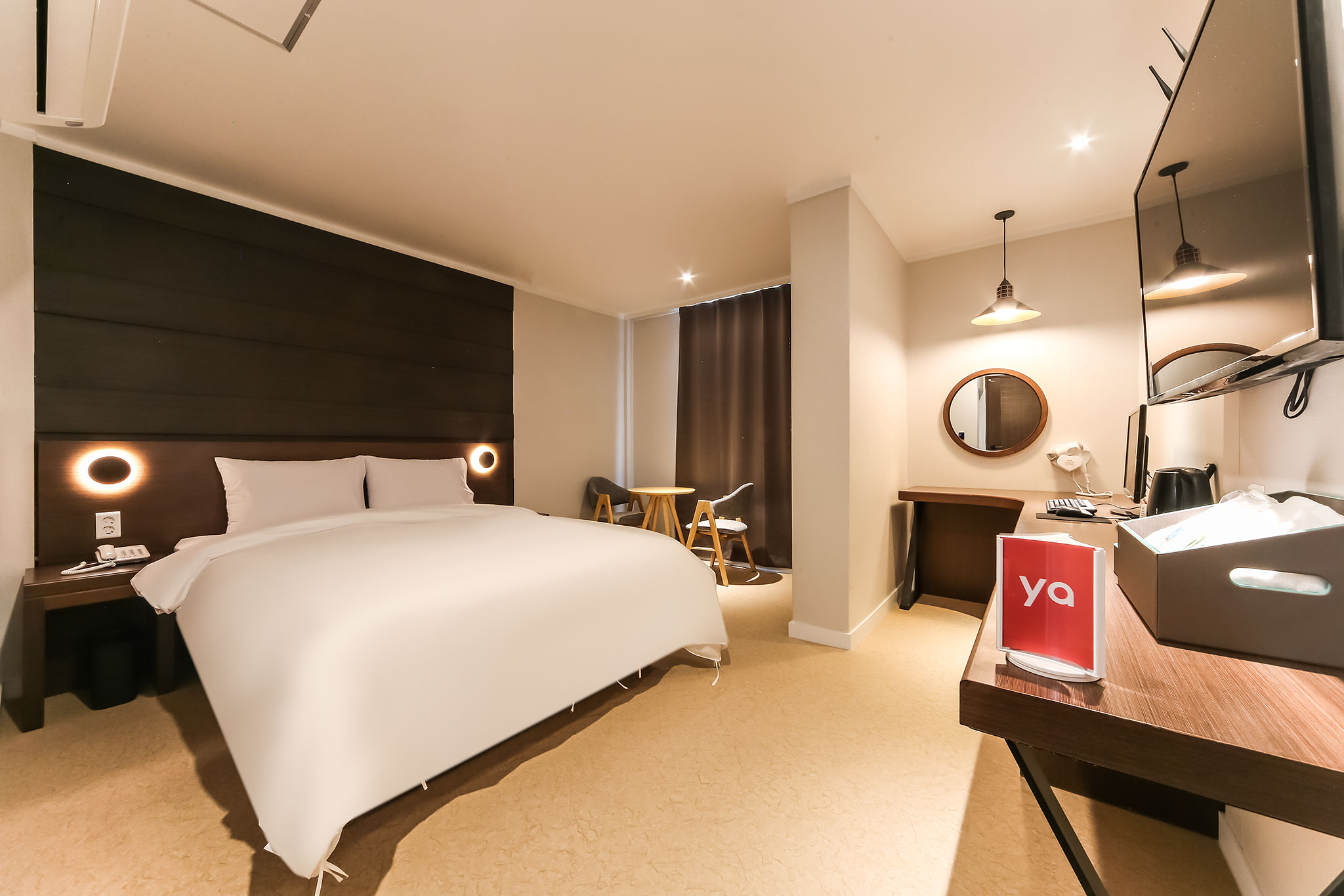 room detail thumbnail 2