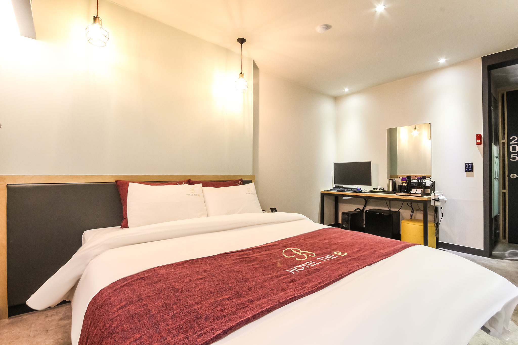 room detail thumbnail 2