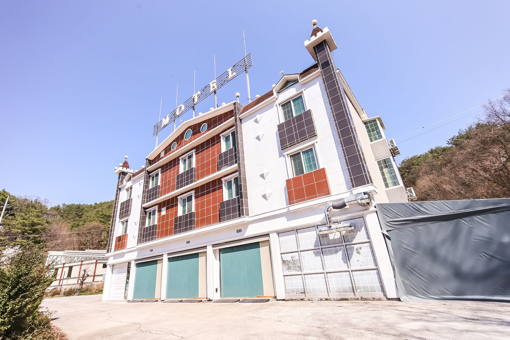 EXTERIOR