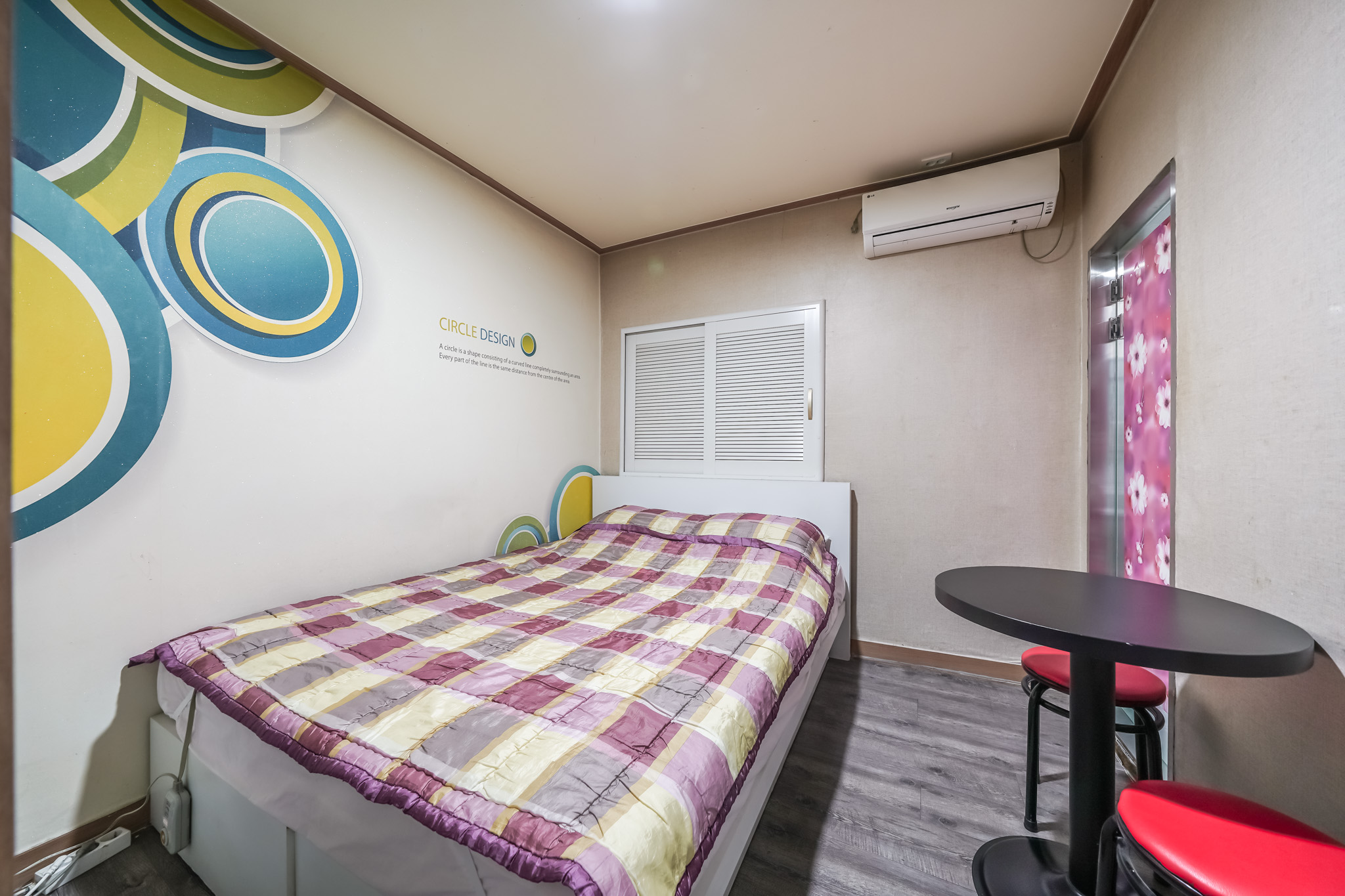 room detail thumbnail 2