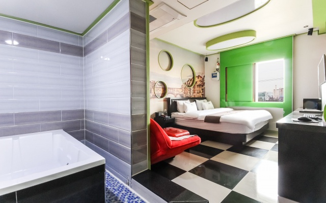 room detail thumbnail 0