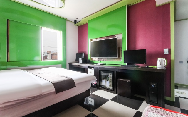 room detail thumbnail 1