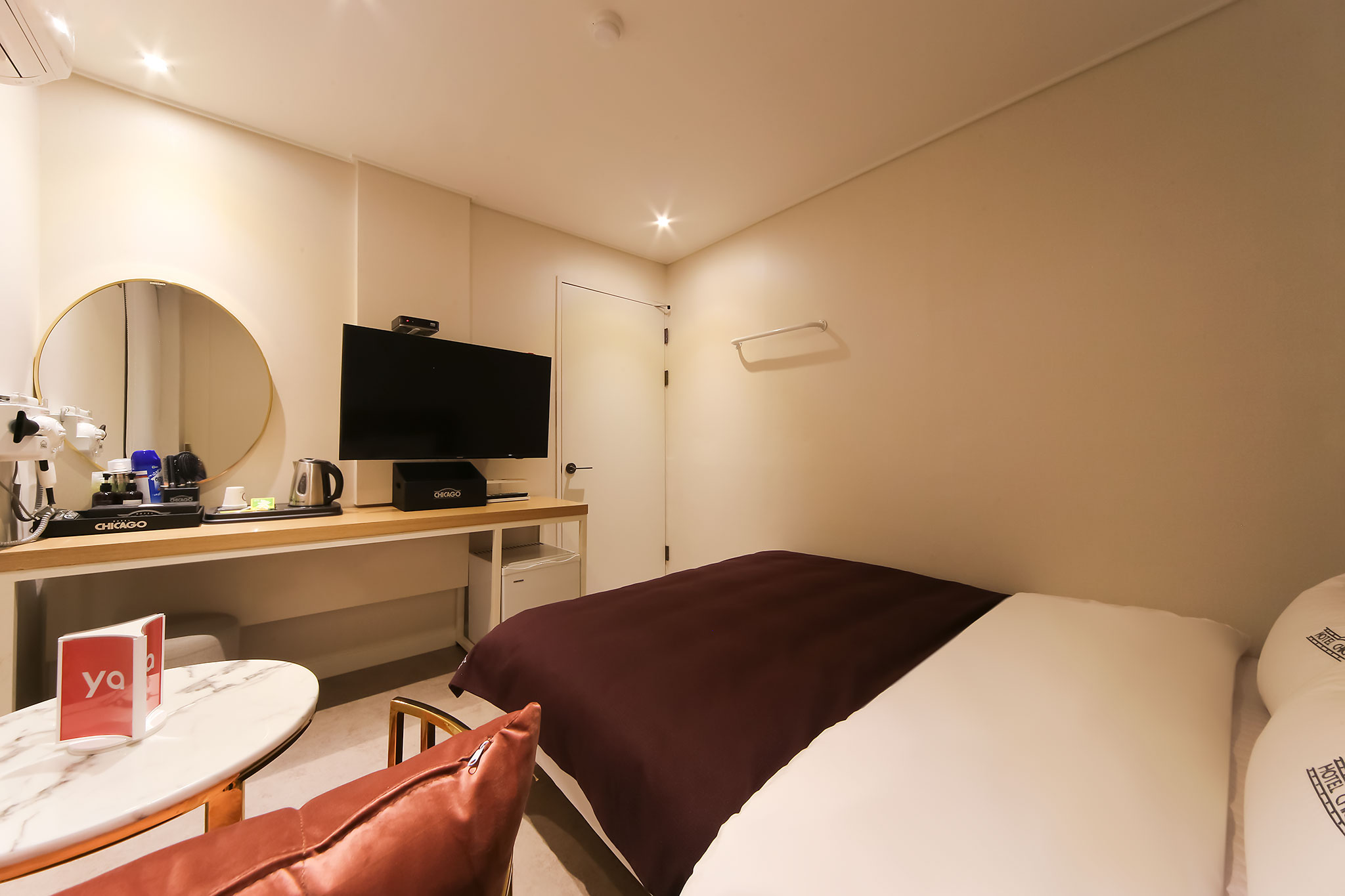 room detail thumbnail 2