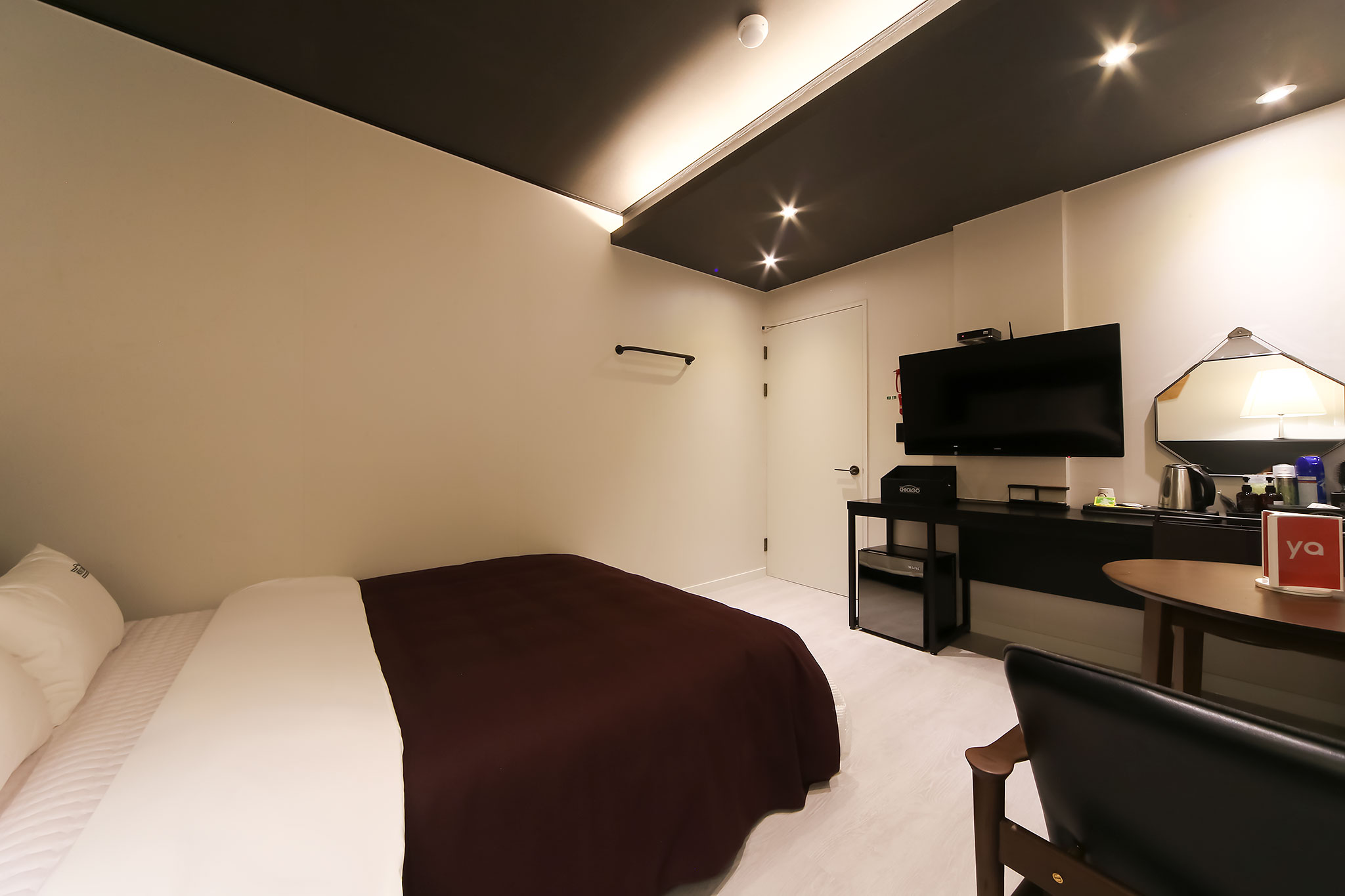 room detail thumbnail 2