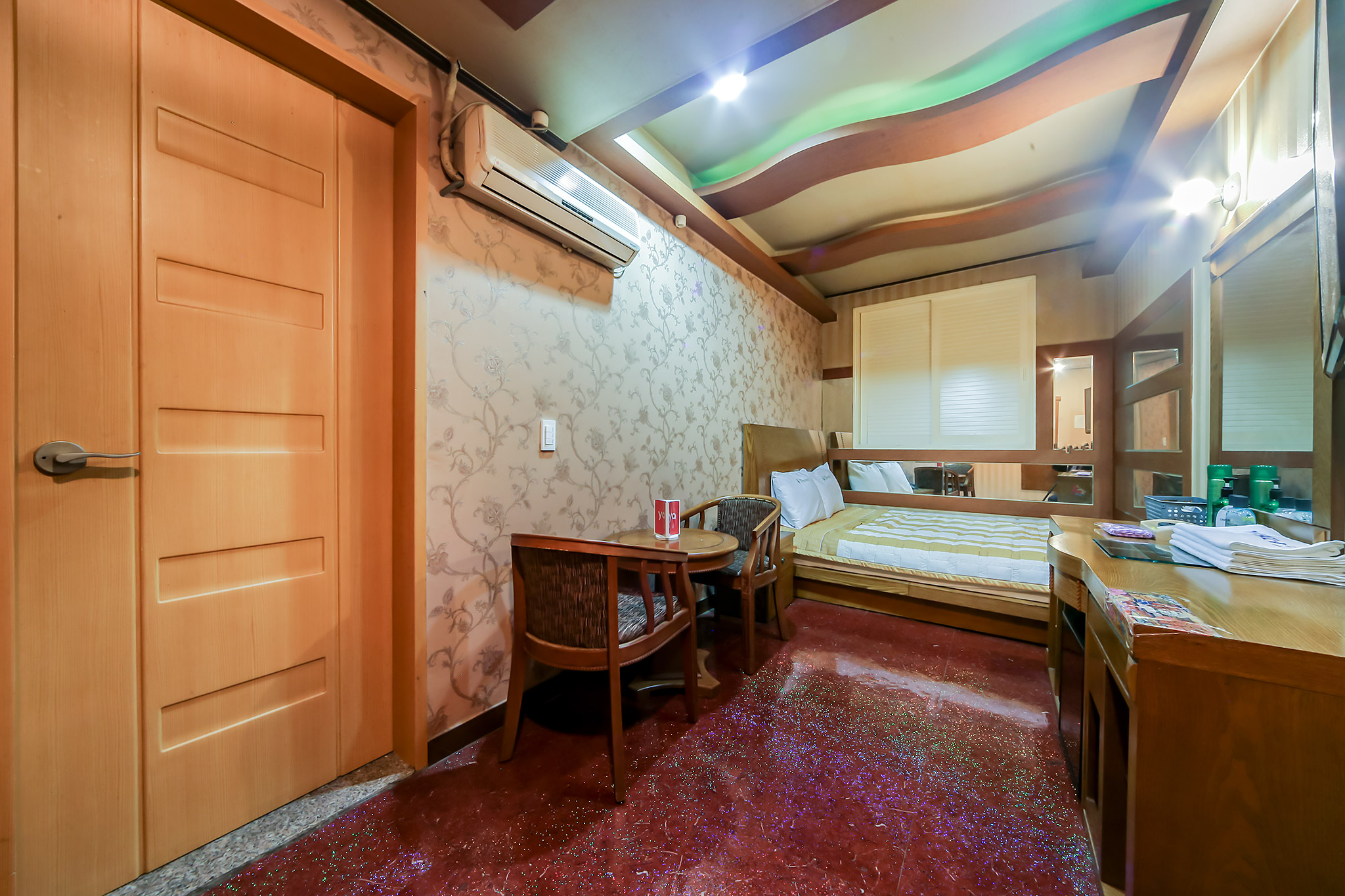 room detail thumbnail 1