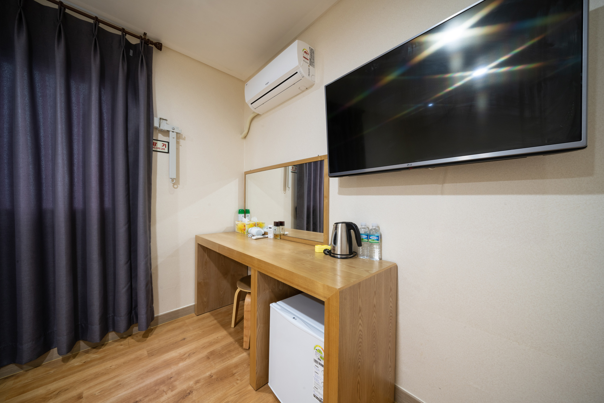 room detail thumbnail 2