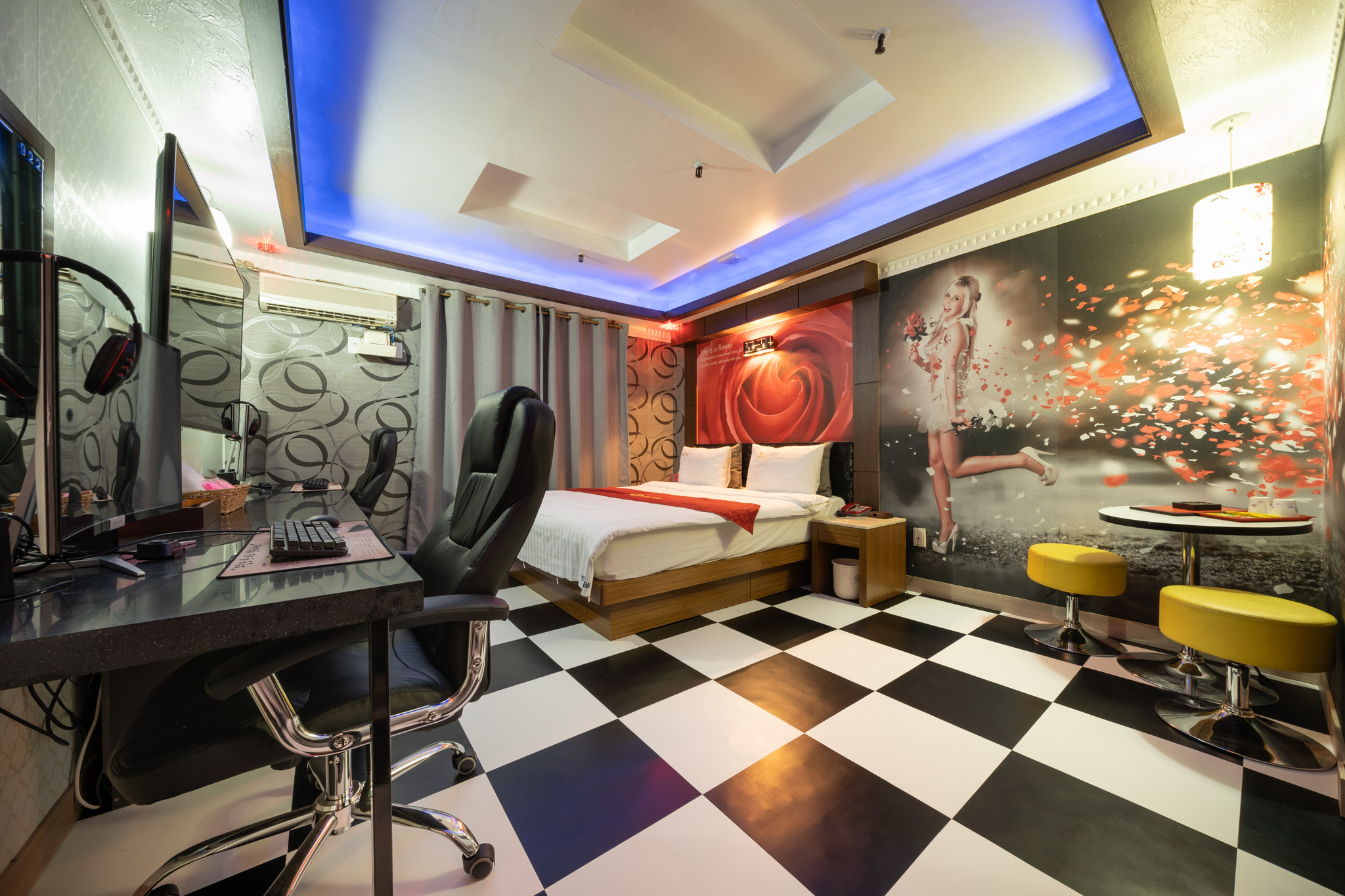 room detail thumbnail 0