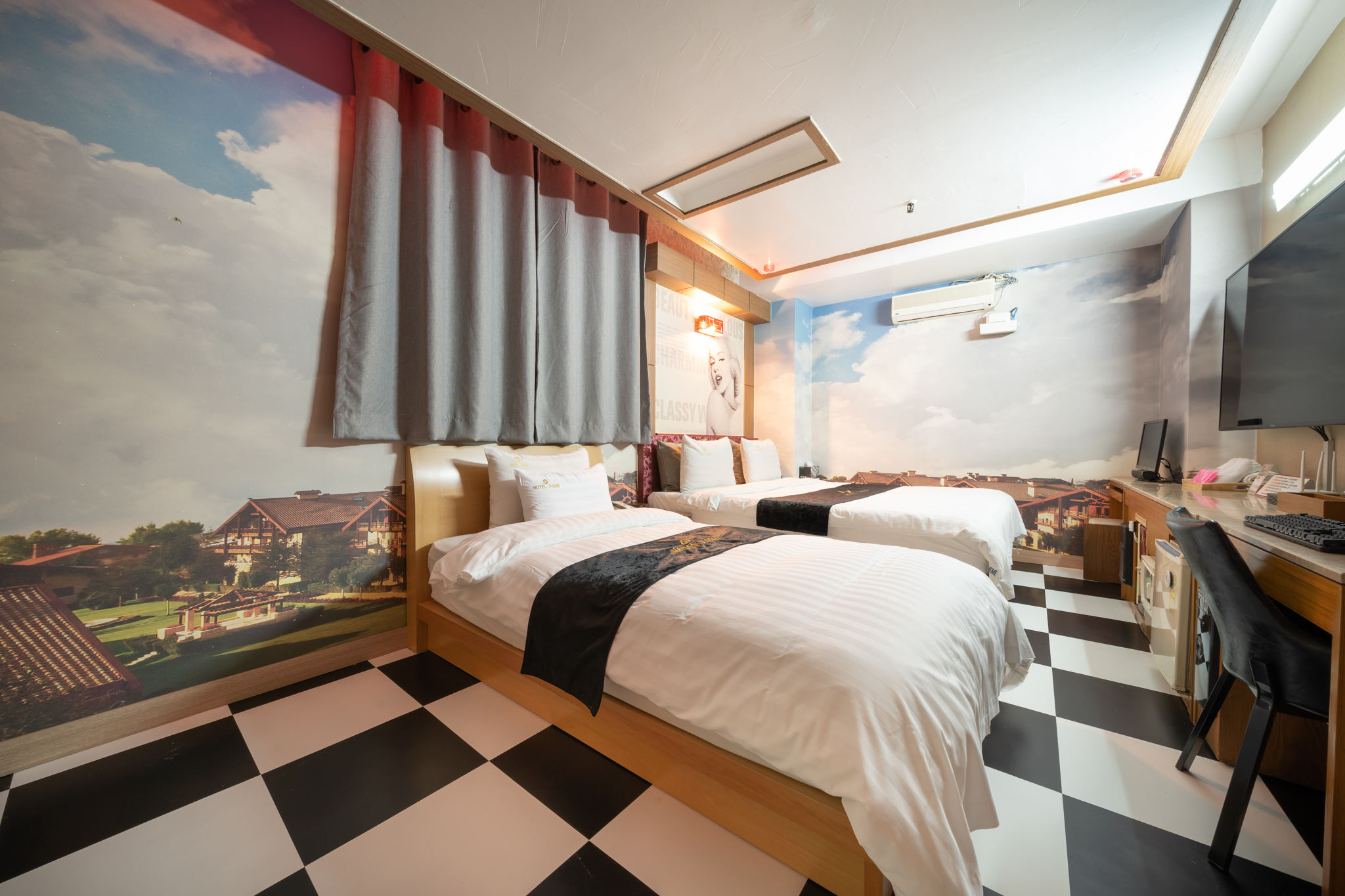 room detail thumbnail 0