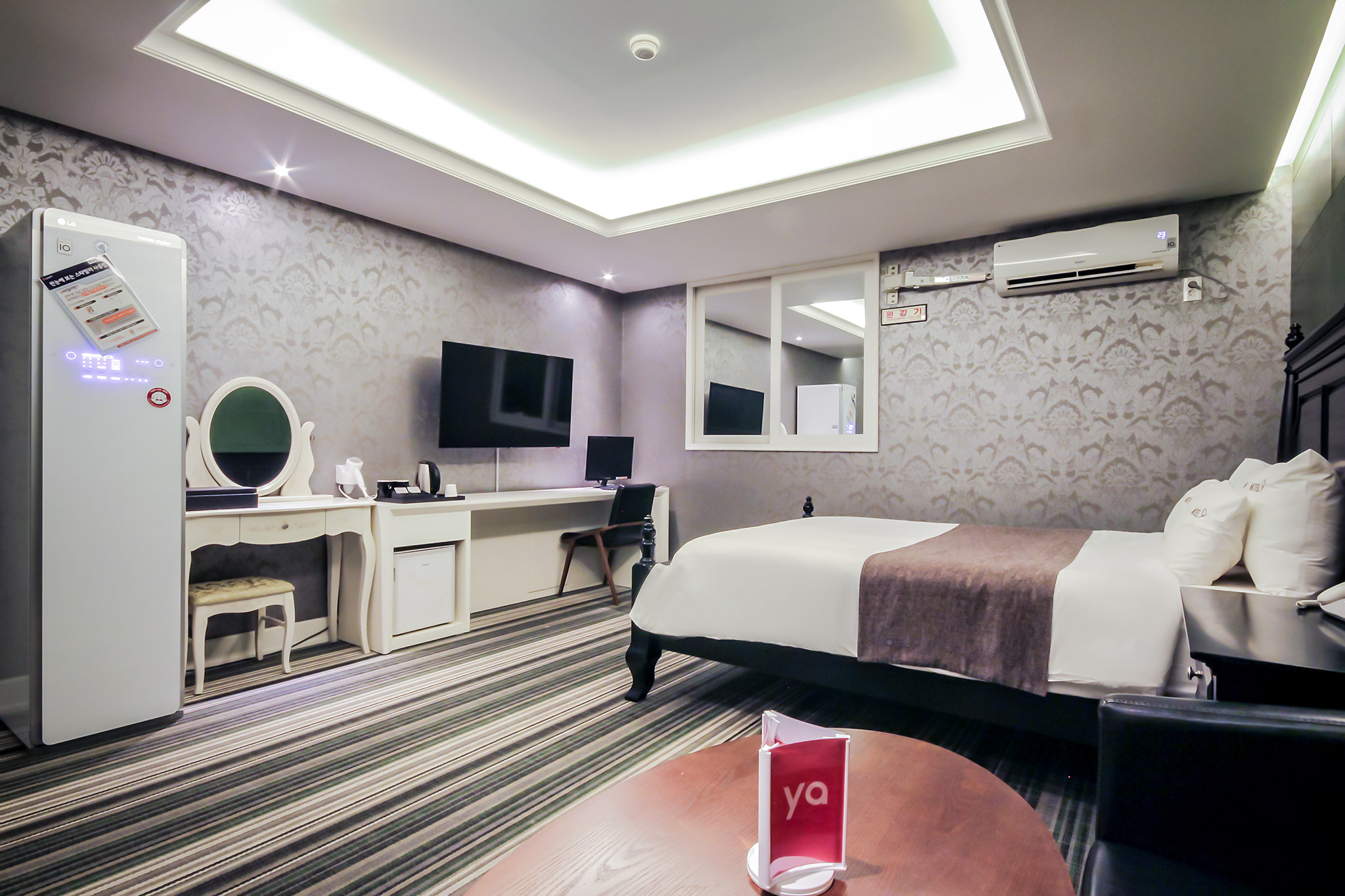 room detail thumbnail 1