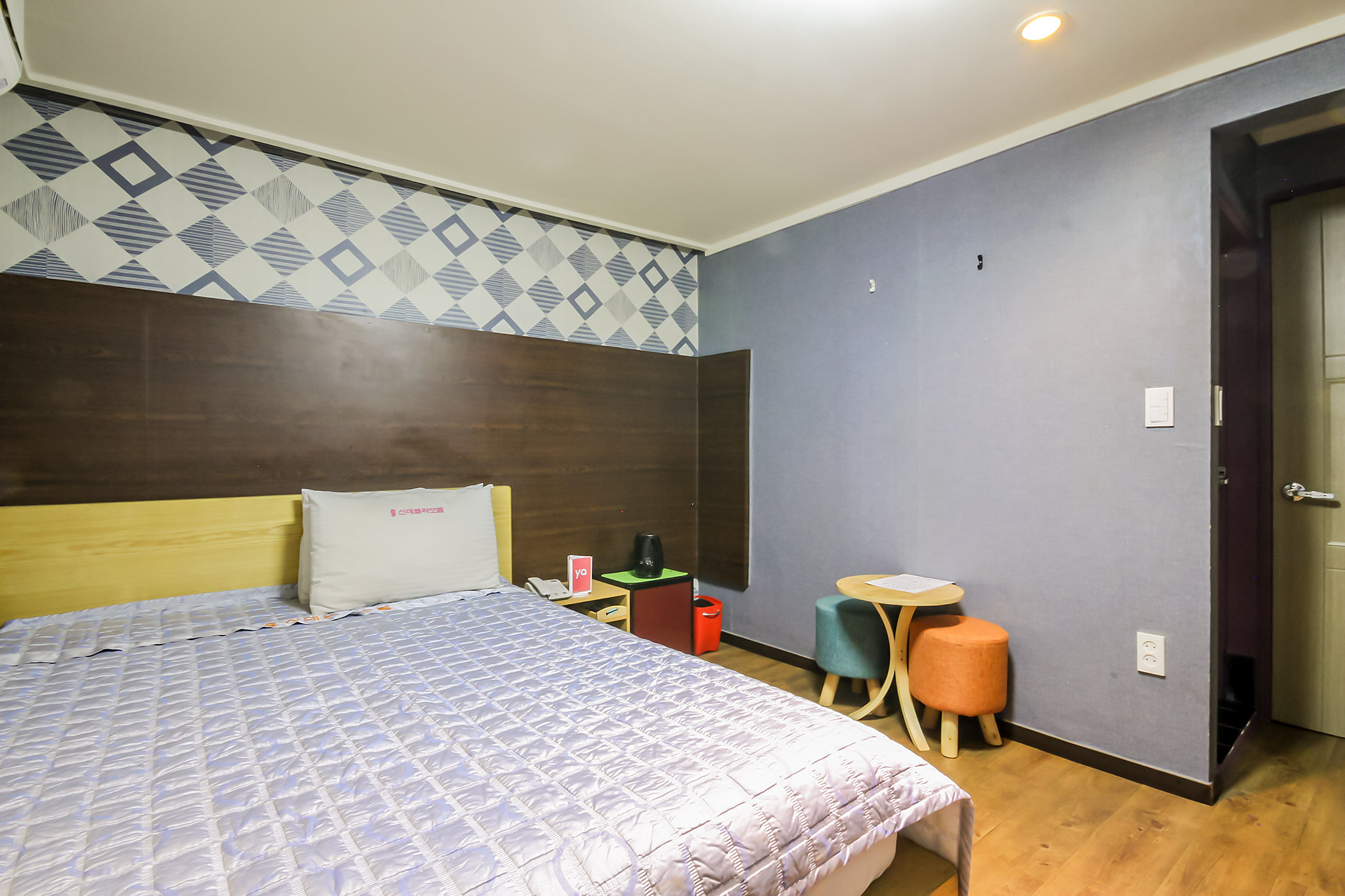 room detail thumbnail 2