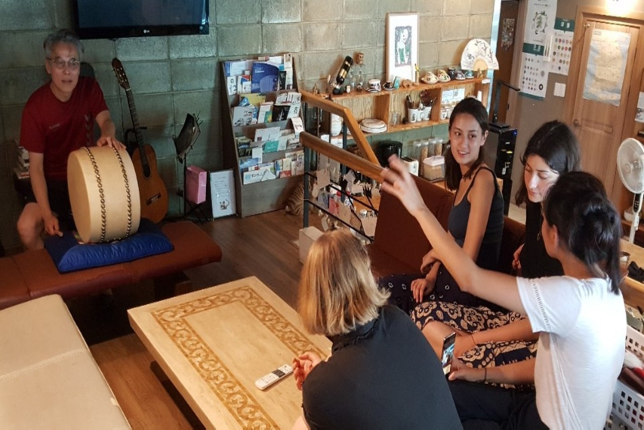 room detail thumbnail 2