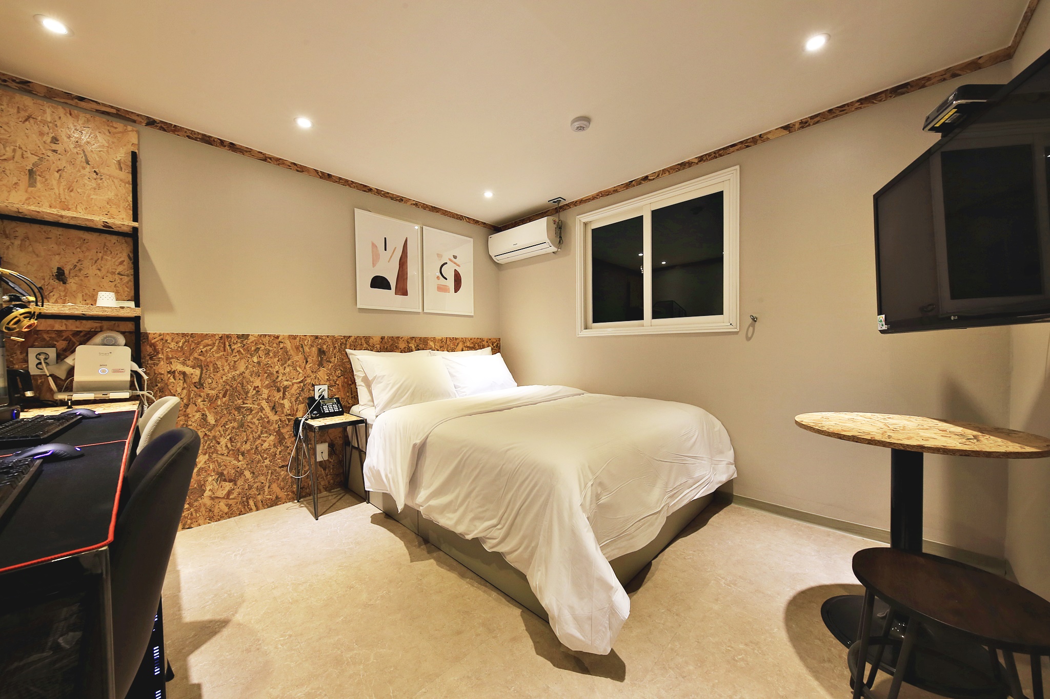 room detail thumbnail 0