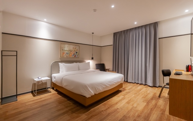 room detail thumbnail 2