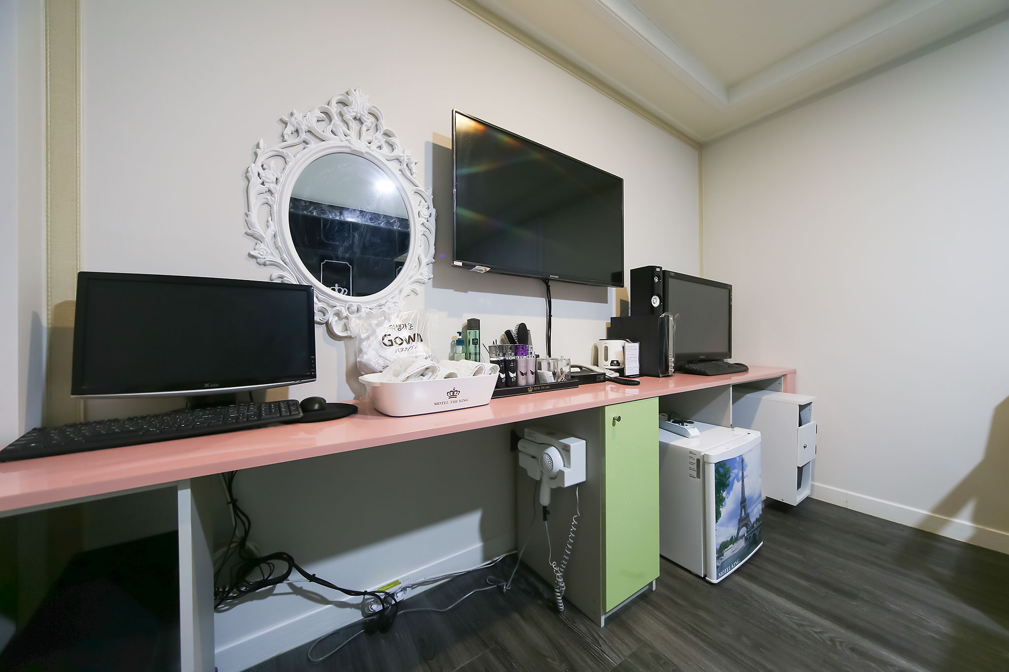 room detail thumbnail 2