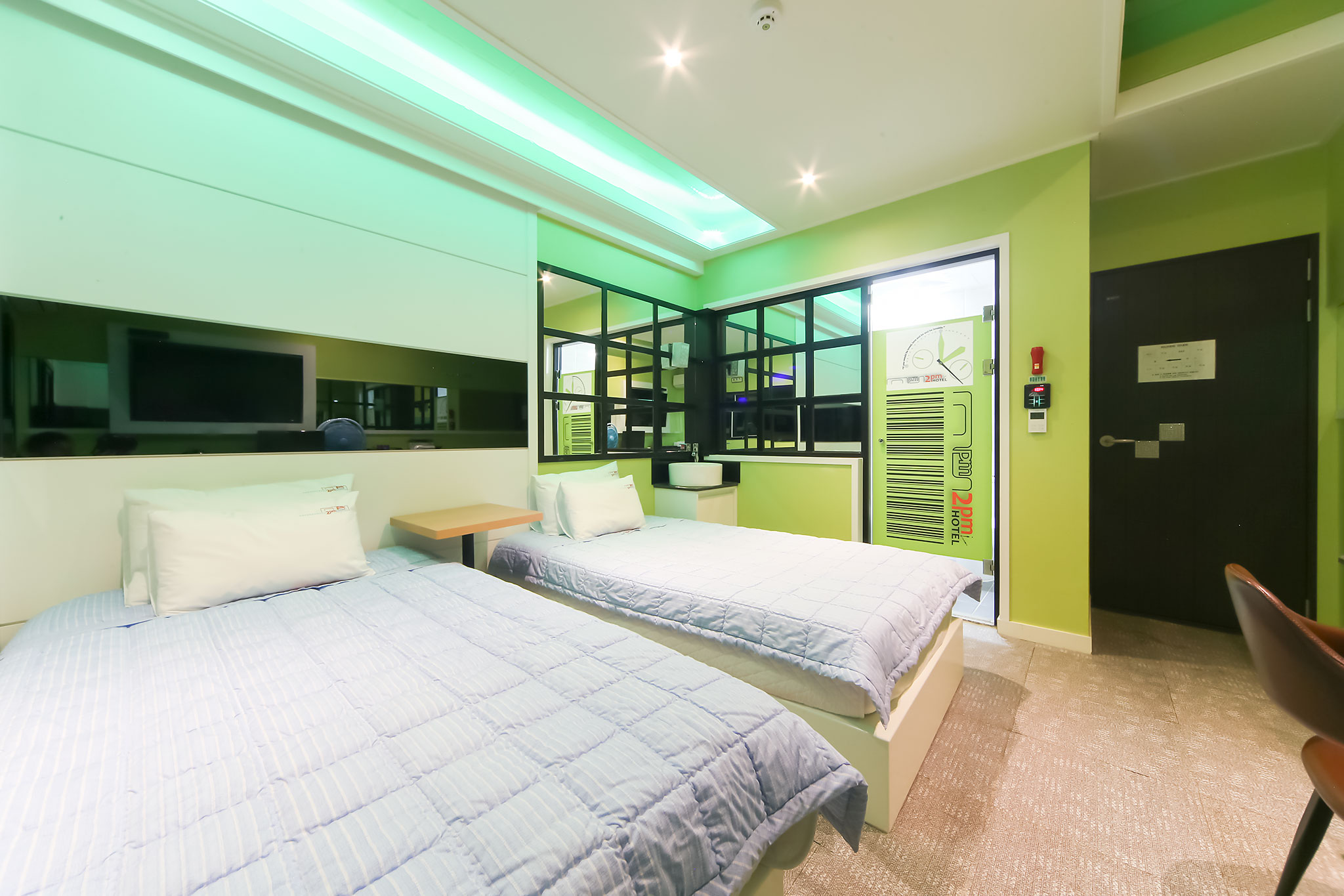 room detail thumbnail 2