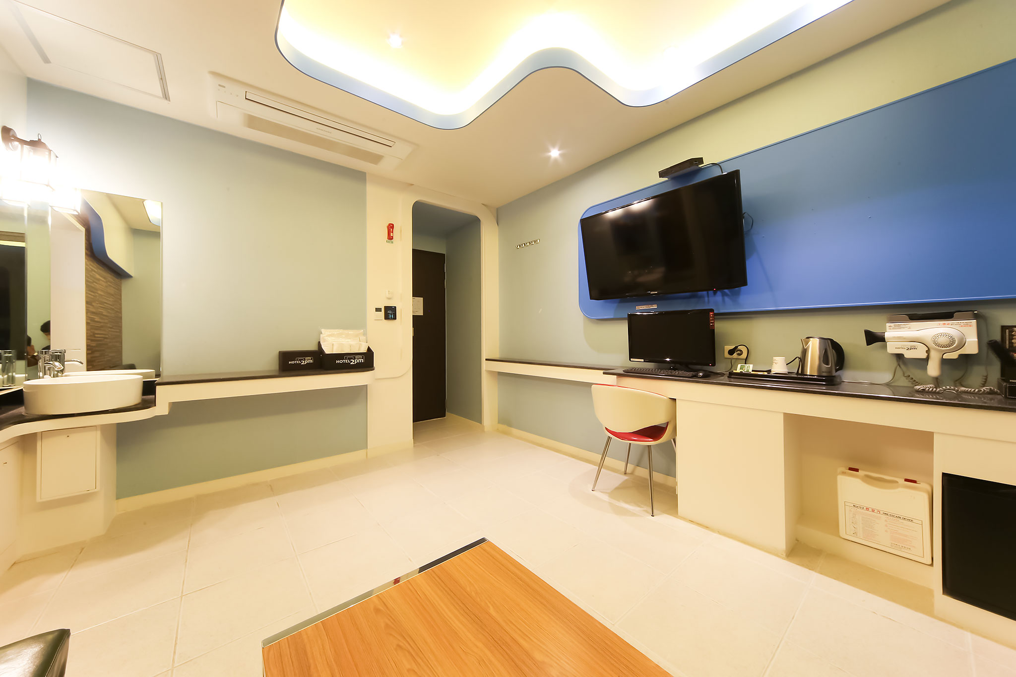 room detail thumbnail 2